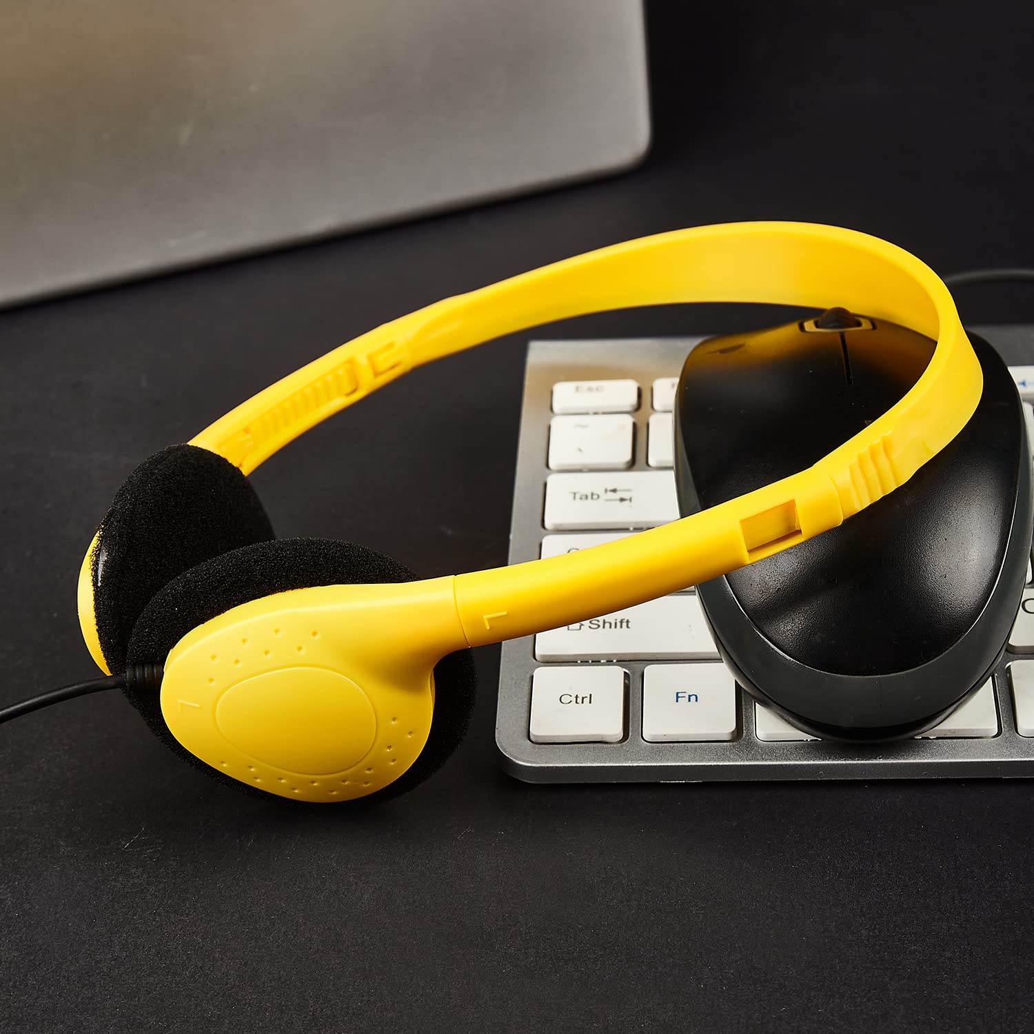 CN-Outlet Paquete de 64 auriculares para el aula a granel, multicolor, juego de clase para estudiantes escolares, niños, niñas, adolescentes y adultos