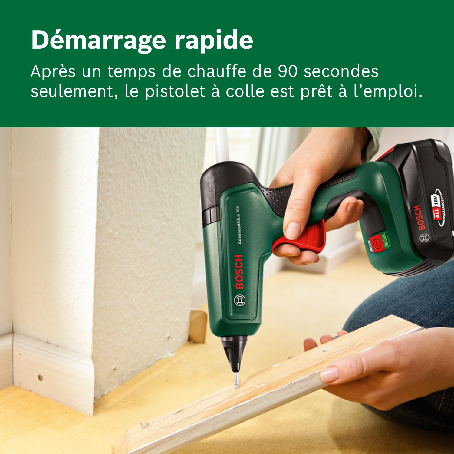 Bosch Pistolet à colle sans-fil AdvancedGlue 18V (sans batterie ; système 18V ; 4 bâtonnets de colle ; durée de chauffe : 90 s ; deux températures au choix : 130-200 °C; bricolage et réparations)