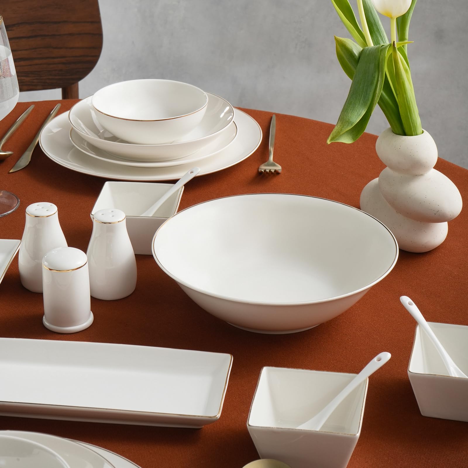 Karaca Bone China Donatella - Vajilla de 70 piezas para 12 personas, color dorado y blanco