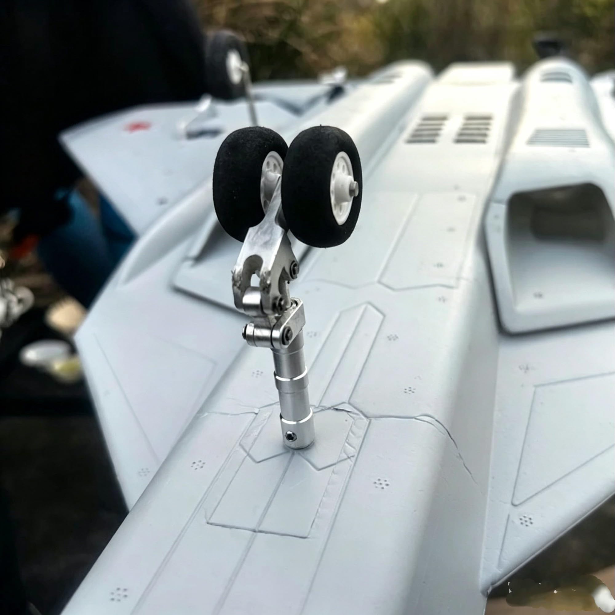 Compatible for XFly Rueda Amortiguada Tren Delantero Eje Metálico | Absorción choque,aterrizaje suave,eje metal duradero,posición orificio precisa,instalación fácil,componente avión RC