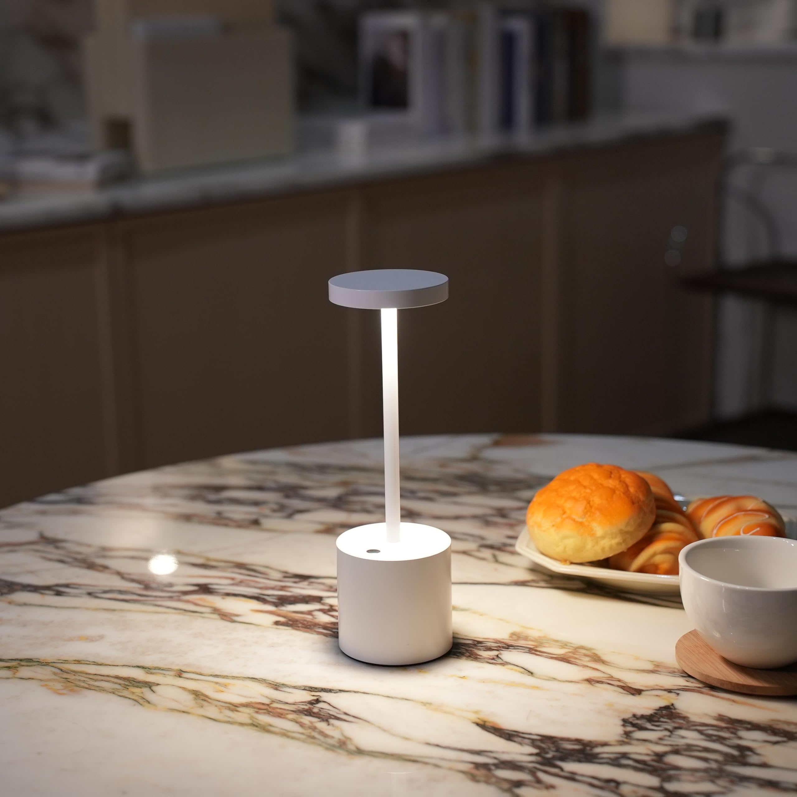 HYMZP Lampada da Tavolo Senza Fili，5000mAh Ricaricabile LED Lampada da Tavolo,Dimmerabile, Luce per Ristorante/Interno/Esterno-Bianco
