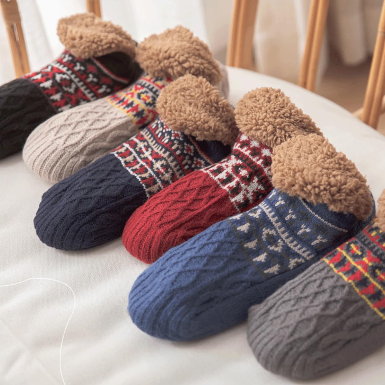 KRILLIQ Calzini da notte pelosi unisex Calzini invernali caldi in peluche antiscivolo per le gambe Pantofole comode Calzini da pavimento per la casa invernale