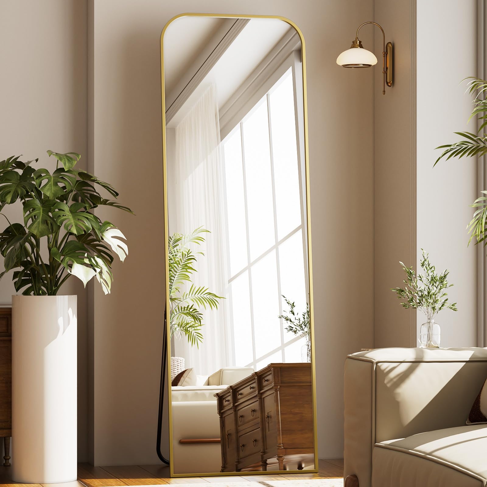 Koonmi Ganzkörperspiegel Bogen 52 x 142 cm Gold, Stabiler Rahmen im Alltag | mit Ständer, zum Anlehnen oder Aufhängen, stabiler Rahmen, Sicherheitsglas für Schlafraum, Ankleide, Wohnzimmer und Flur