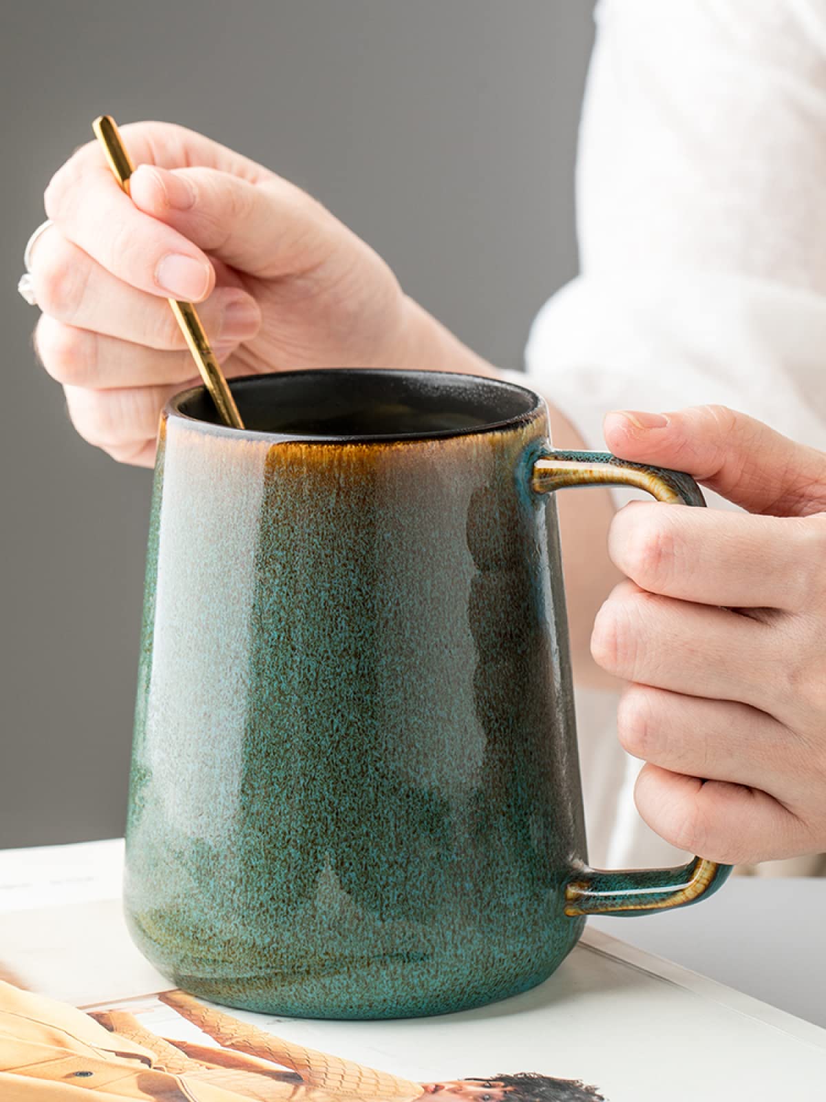 Tazza da caffè in ceramica Cielo stellato verde con cucchiaio e coperchio Tazza da tè Tazza da caffè in ceramica fatta a mano Tazza regalo per ufficio e casa
