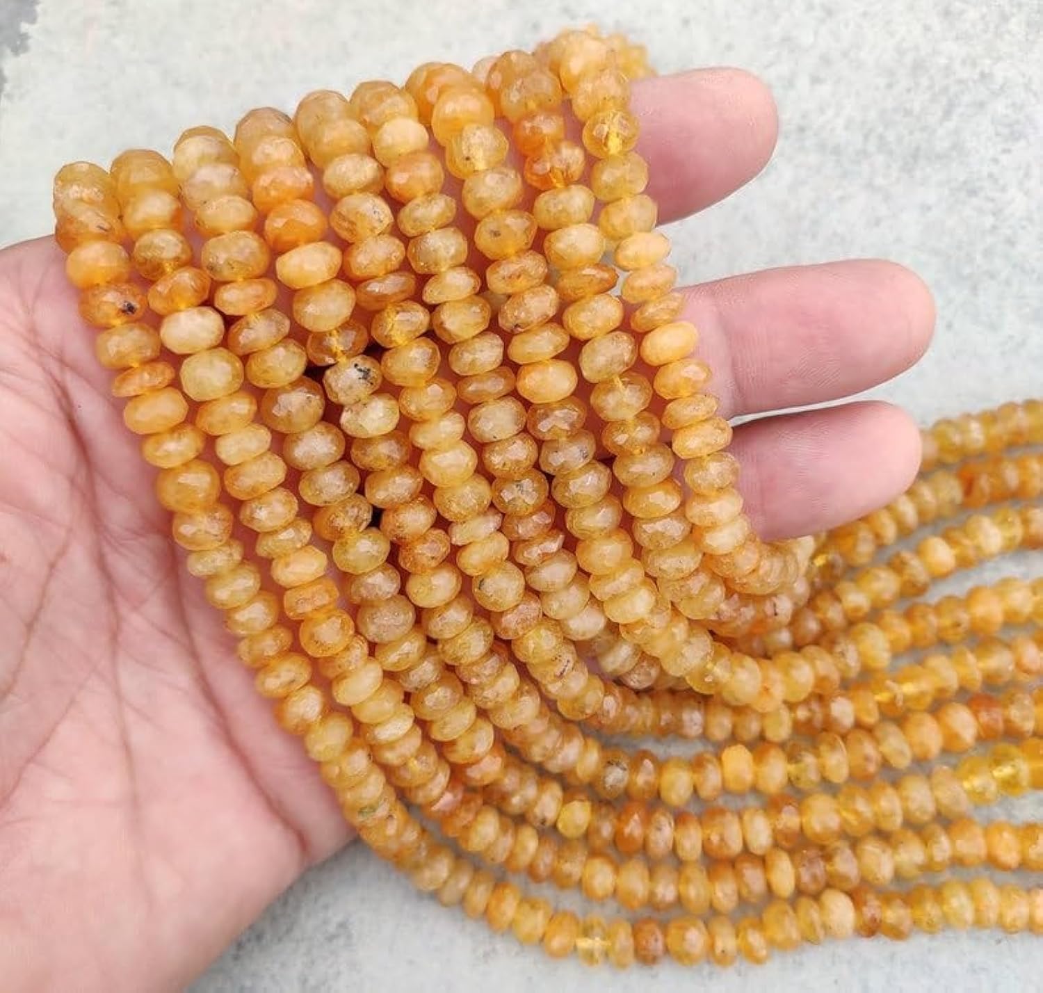 Aigue-marine jaune naturelle en perles facettées pour créer des bijoux d'exception