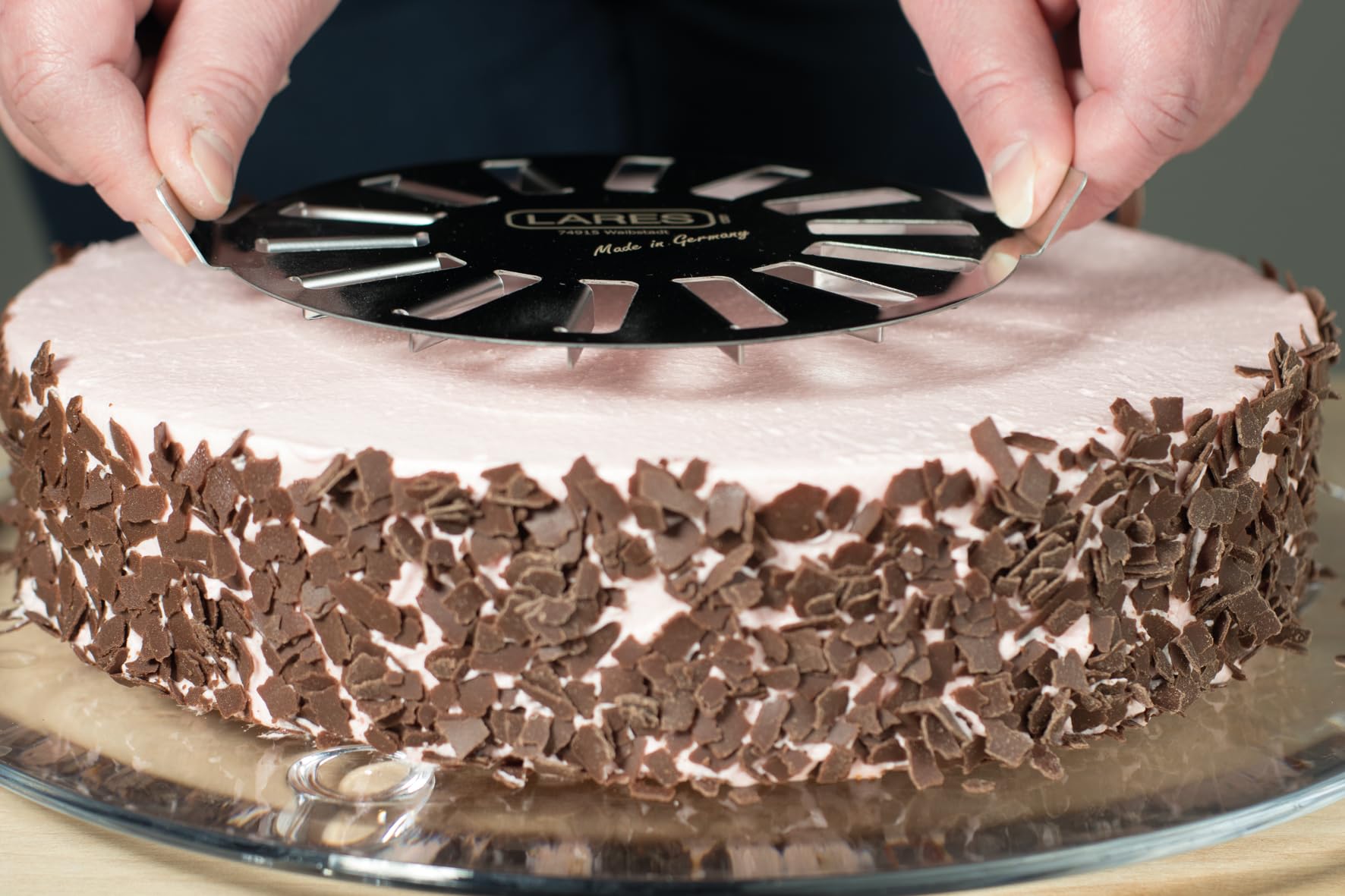 Lares Tortenteiler aus Edelstahl rund für 12 Stück – Kuchenteiler spülmaschinengeeignet – gleichmäßige Tortenstücke schneiden - Tortenzubehör Metall – Made in Germany