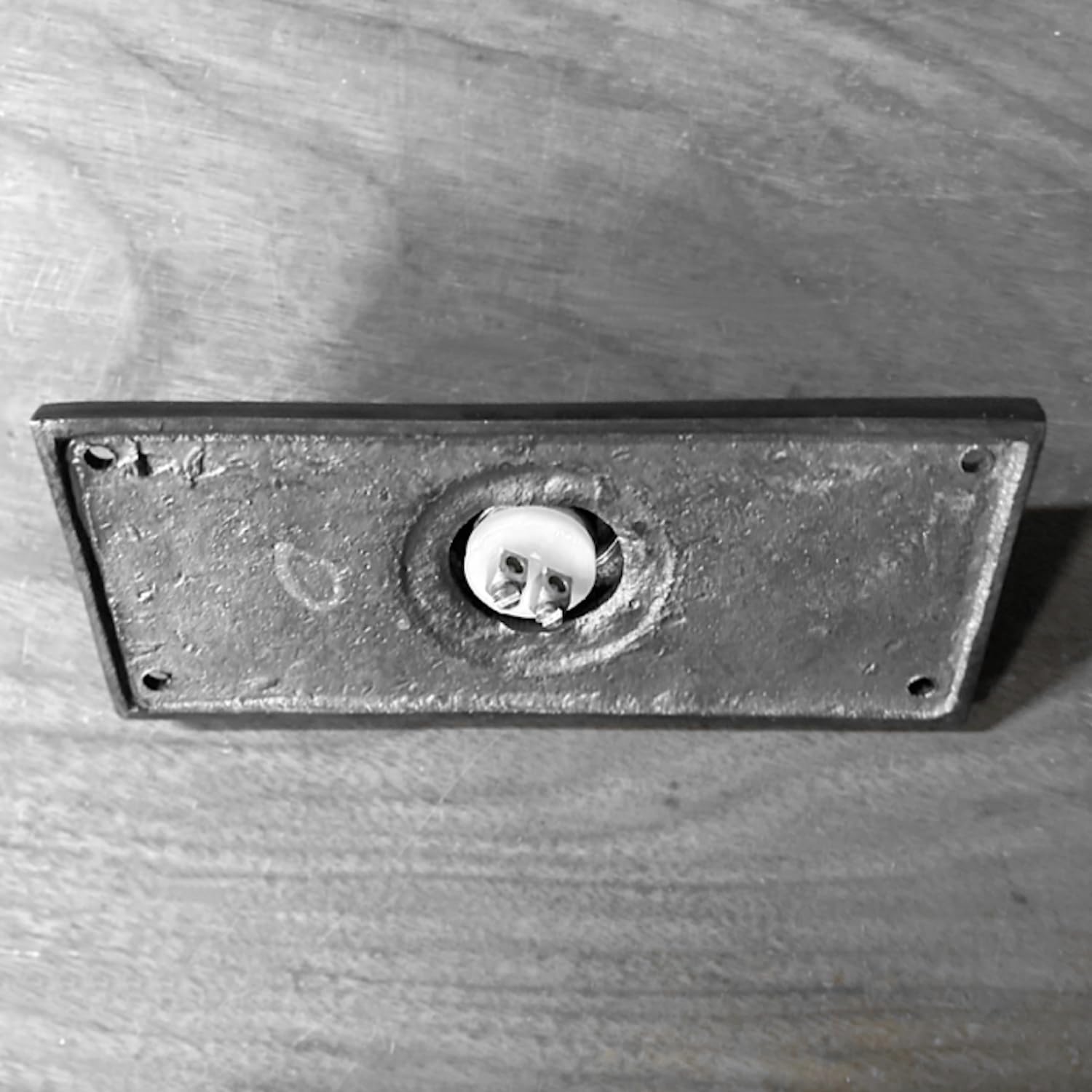 The King's Bay Victorian Replica Push Button Electric Doorbell with Bronze Finish