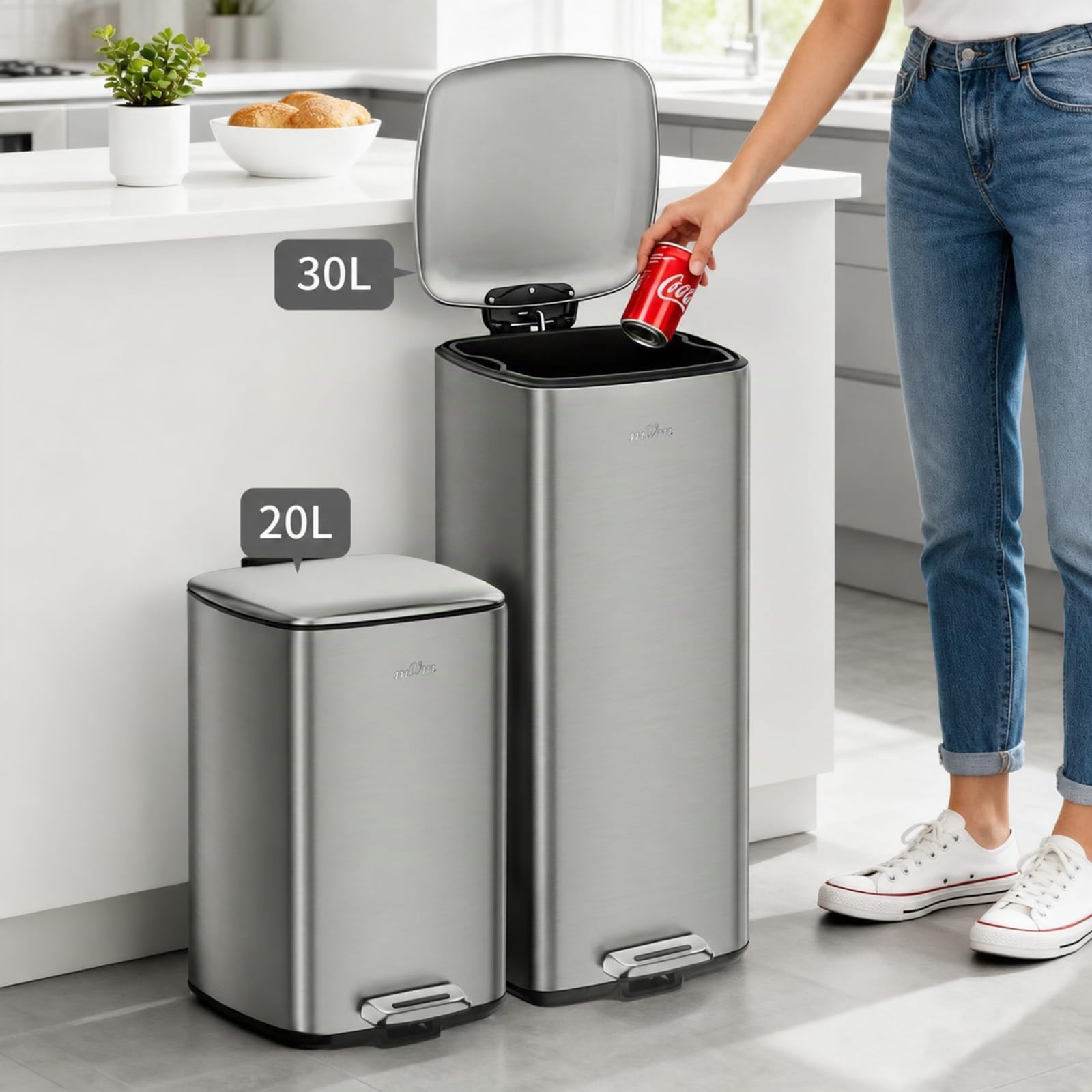 mVm Pattumiera Slim da Cucina in Acciaio Inox, 30L Forma Rettangolare Alta e Stretta, Coperchio Sottile Soft Close, Secchio Interno Rimovibile, Pedale Antiscivolo, 4 Colori