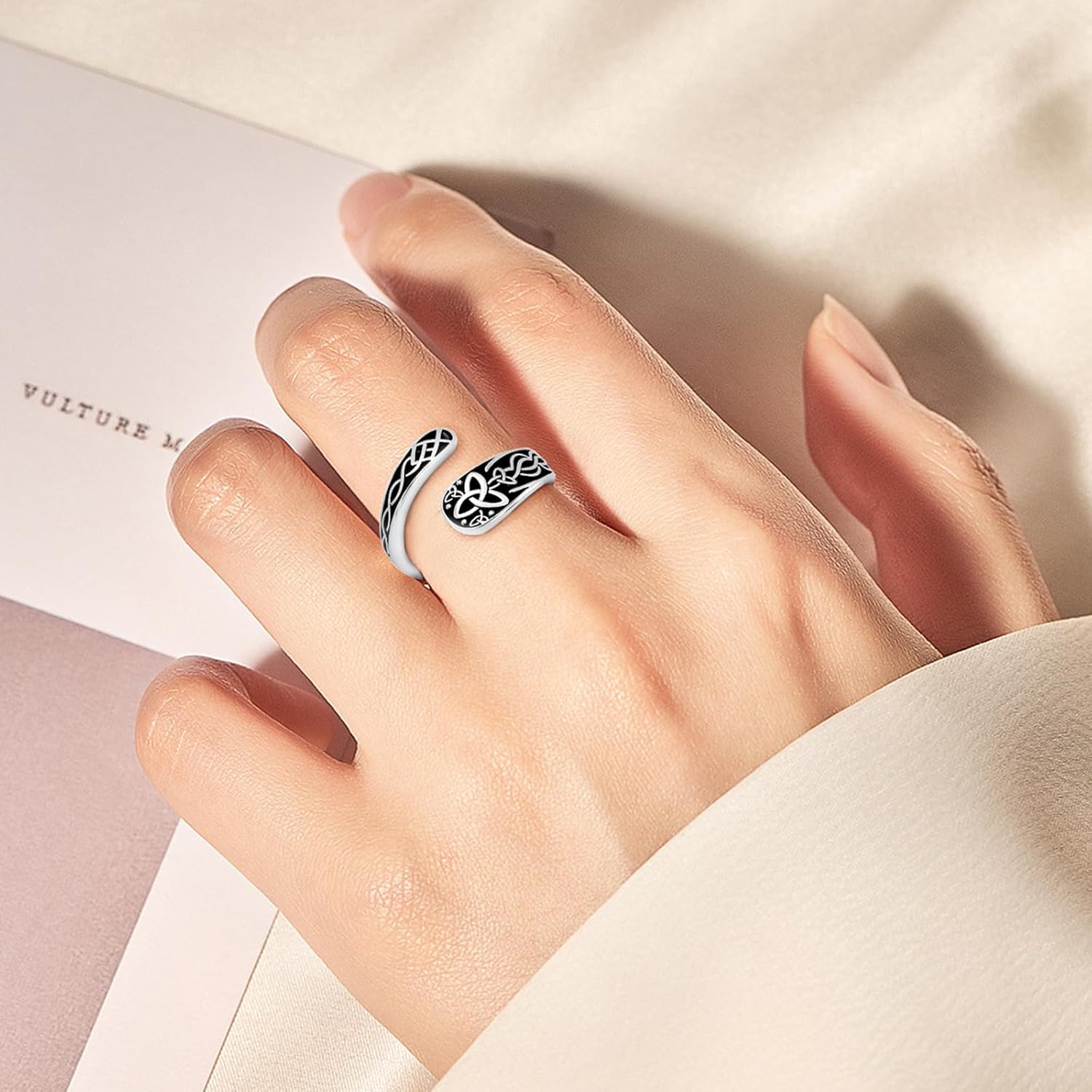 S925 Sterling Silver Celtic Knot Ring Elegant Vintage Spoon Shape Triquetra Ring Witch Knot Irish Jewelry Open Adjustable Engagement Wedding Promise Band Daily Wear for Men and Women Party Birthday