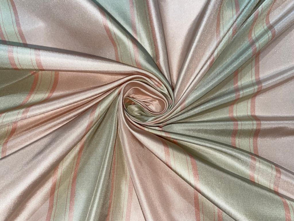 Taffetas de soie pastel à rayures pour la décoration d'une table de mariage