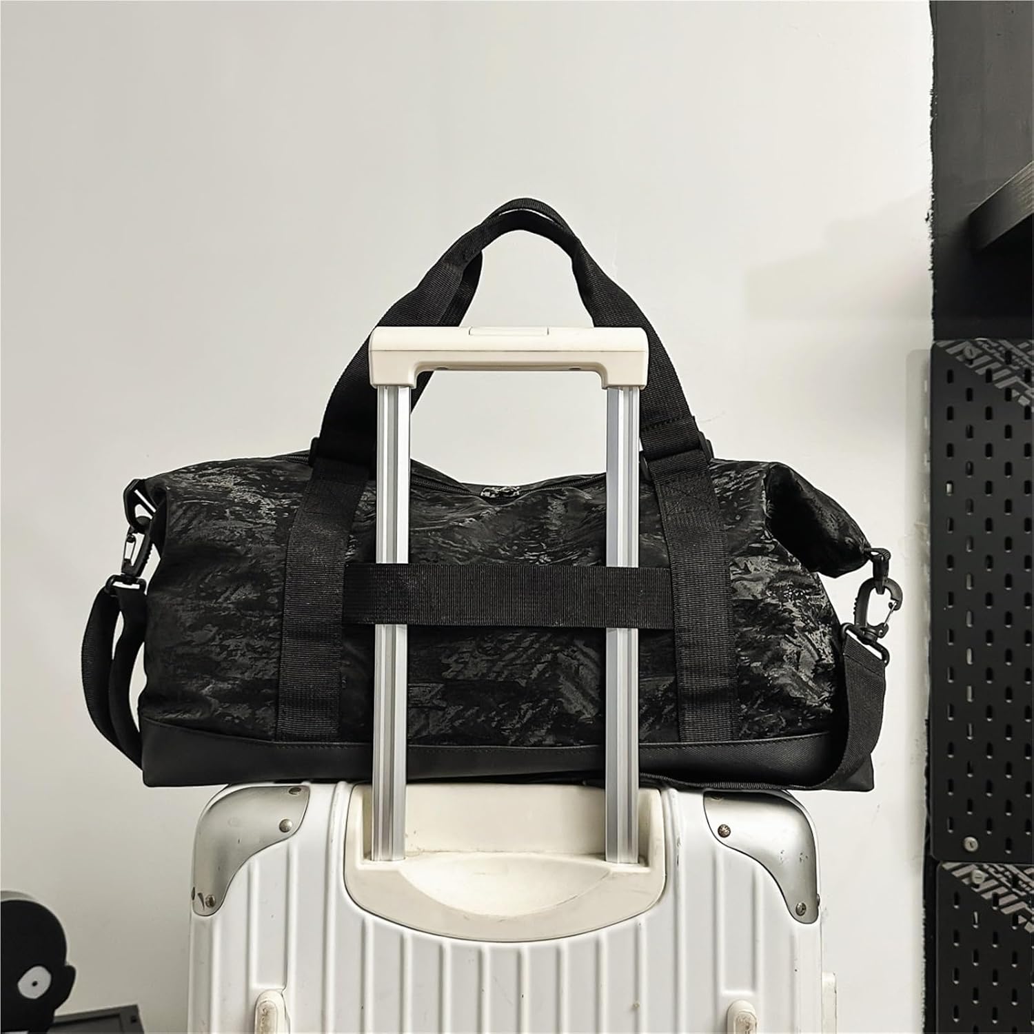 Gym Shoulder Crossbody Bag Dry Wet Separation Yoga Sports Swimming Bag Travelling Camping Rucksack(White)