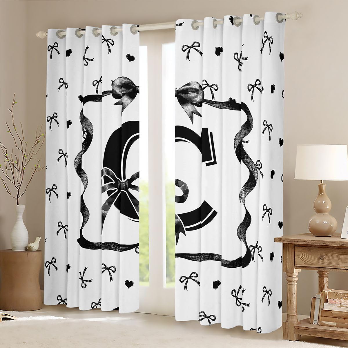 Homewish Spersonalizowane czarne zasłony okienne z kokardą, 132 x 160 cm, 2 zestawy paneli - inicjał litery C, kokardki, zasłony zaciemniające, czarno-biała kokarda, dekoracje okienne, wstążka, muszka