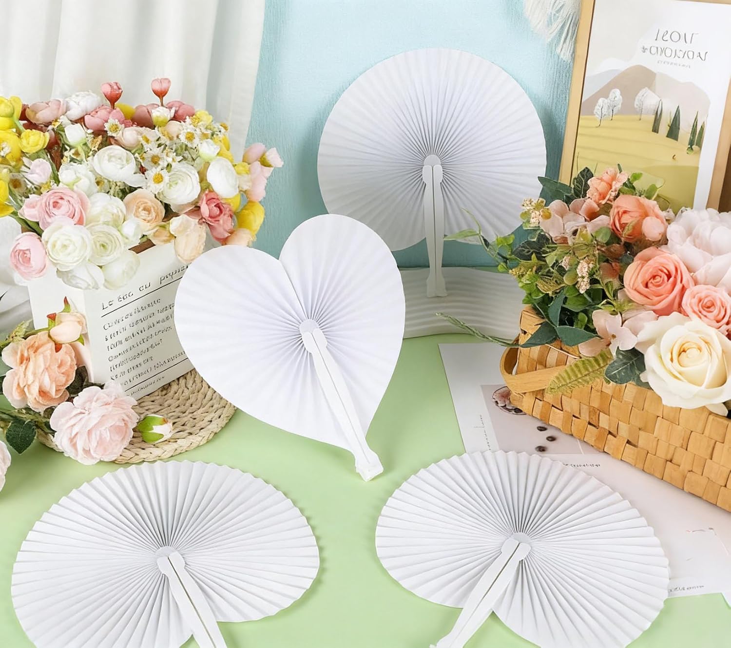 60 Pezzi Ventagli Pieghevoli Bianchi Ventaglio bianco Pieghevole Forma Cuore Ventaglio Matrimonio Maniglia Plastica per bomboniera wedding Regali Gli Invitati Bomboniera Ospiti Baby Shower Compleanno