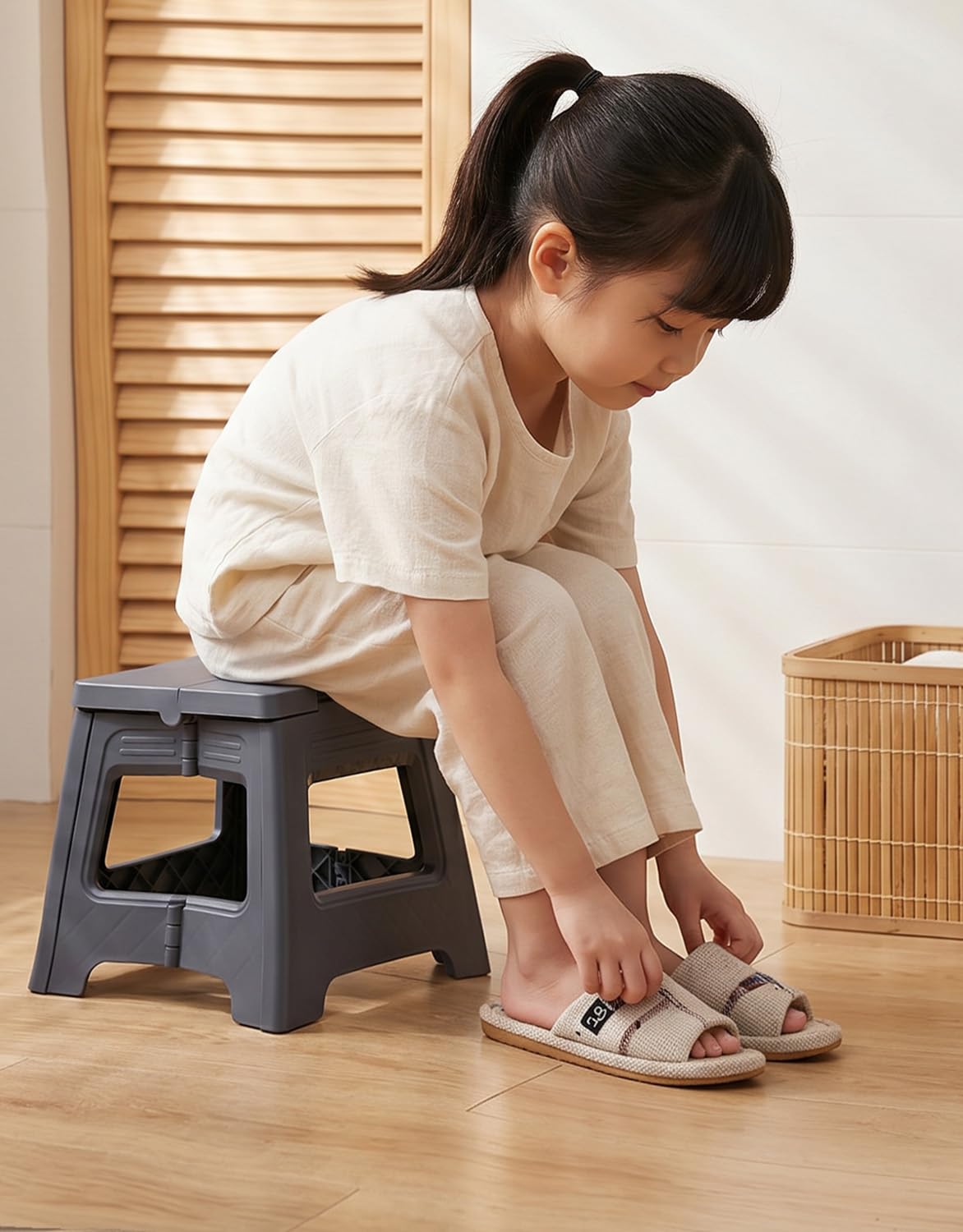 【GRYVOXAL】折りたたみ椅子 コンパクト収納 踏み台 ステップ シャワー室 キッチン トイレ アウトドア持ち出し キャンプ 軽い 軽量 スツール 耐荷重100KG お子様サイズ対応 グレー Mサイズ