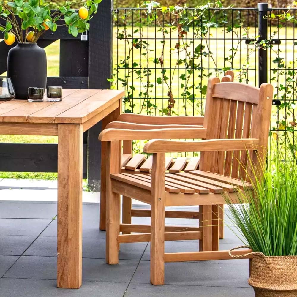 Barniz Poro Abierto para Madera 4L Base Agua Nogal Sopgal | Penetra sin formar película. Realza la veta, repele el agua y permite que la madera transpire. Interior y exterior.