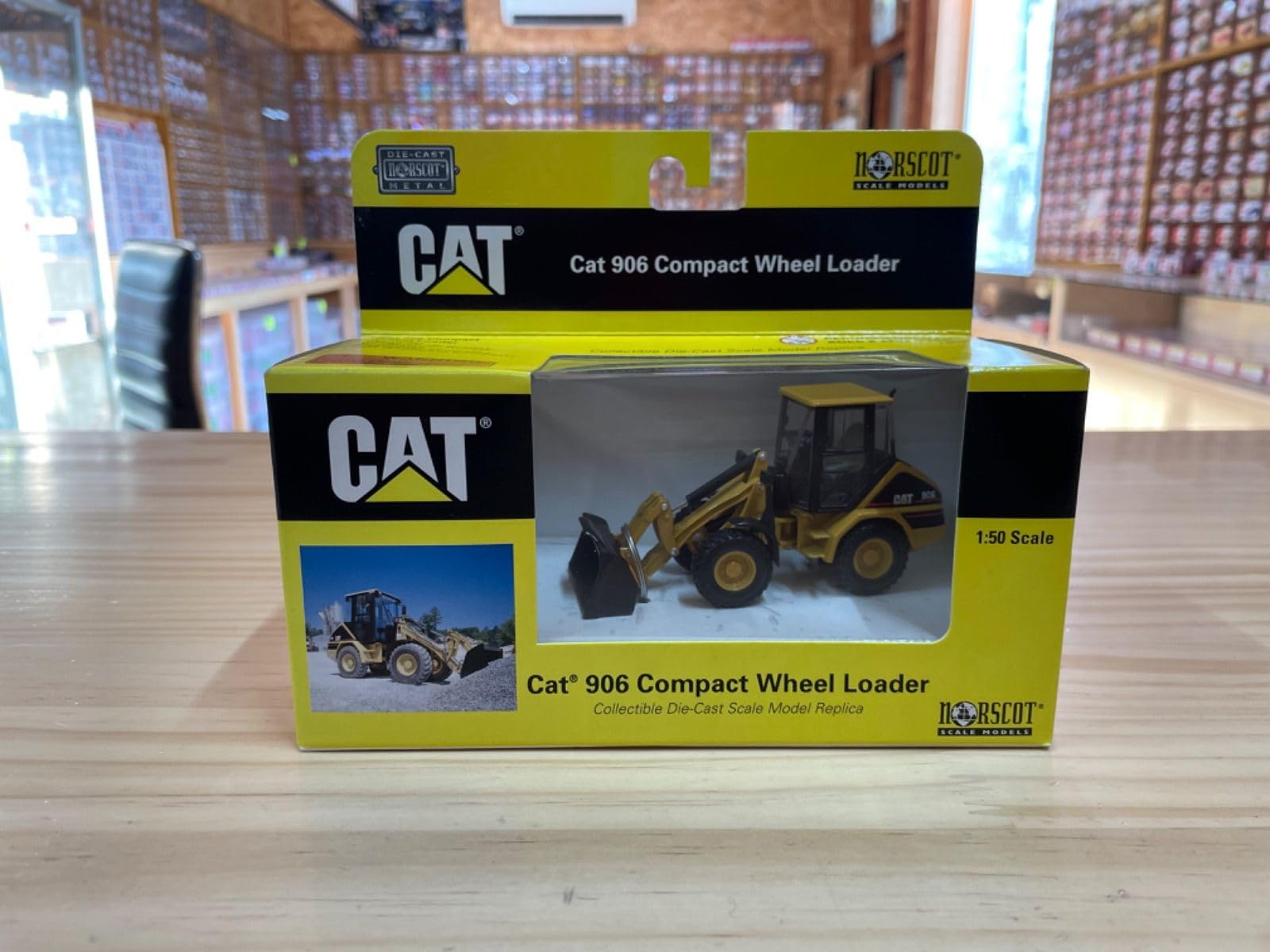 Amazon.co.jp: ノースコット 1:50 キャット 906 ホイールローダー  