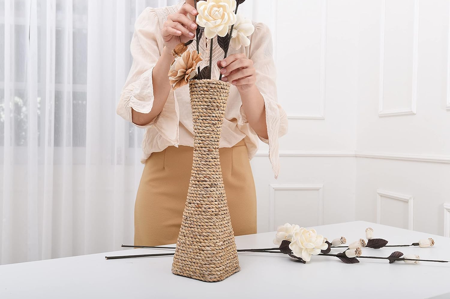 Leewadee Large Wicker Floor Vase – Handmade Flower Holder Made of Bamboo and Bast, Sophisticated Funnel Vessel for Decorative Branches, 16 inches, Ecru