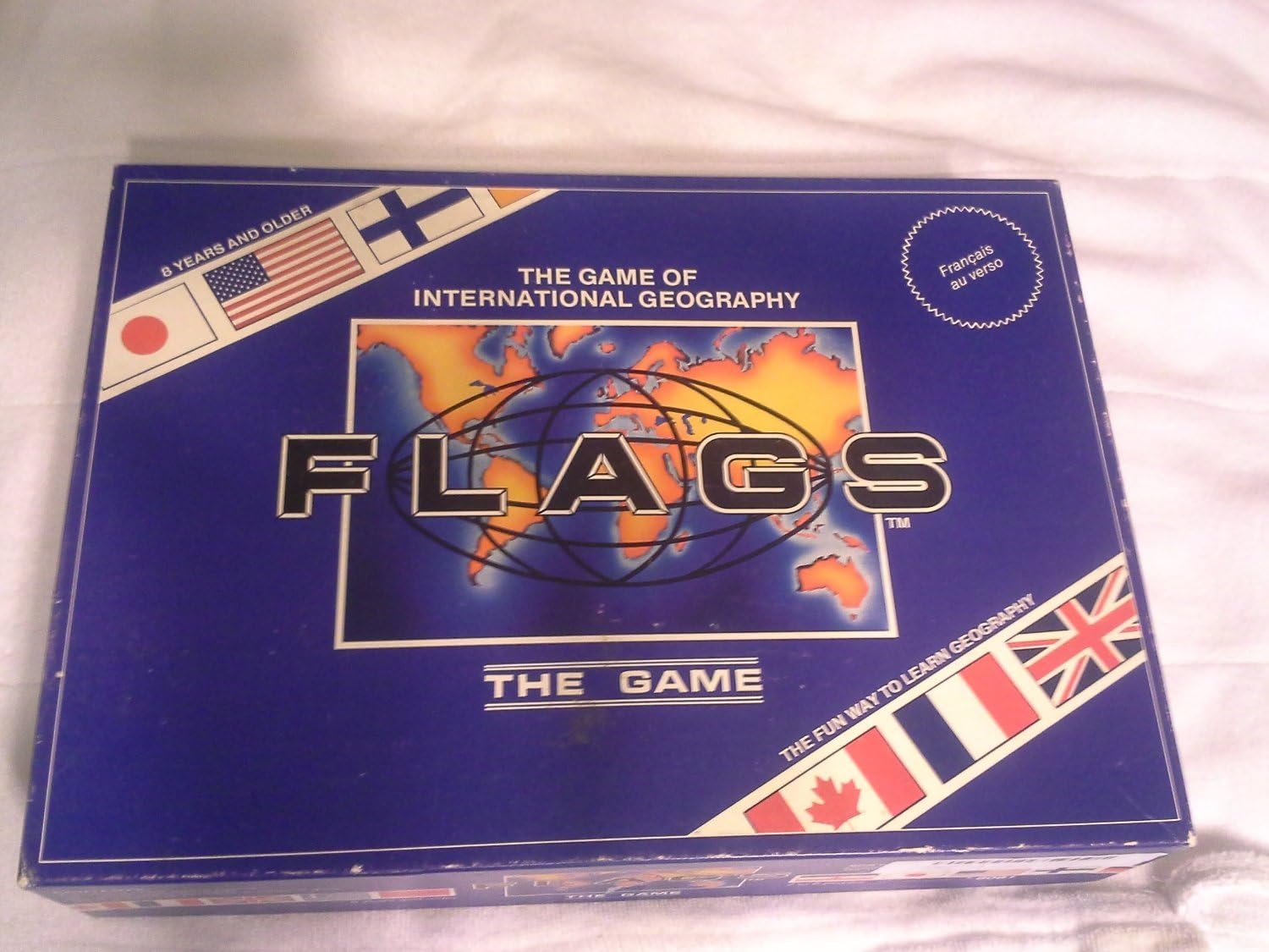 FLAGS The Game of International Geography (Francais au verso) Toys & Games