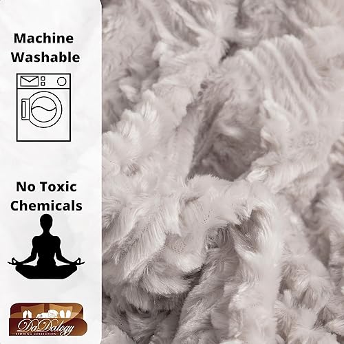 Miniatura 3 de DaDa Bedding Manta de piel sintética gris lavanda  Parte trasera de sherpa geométrica de ensueño en relieve  Súper suave, cálida y acogedora felpa