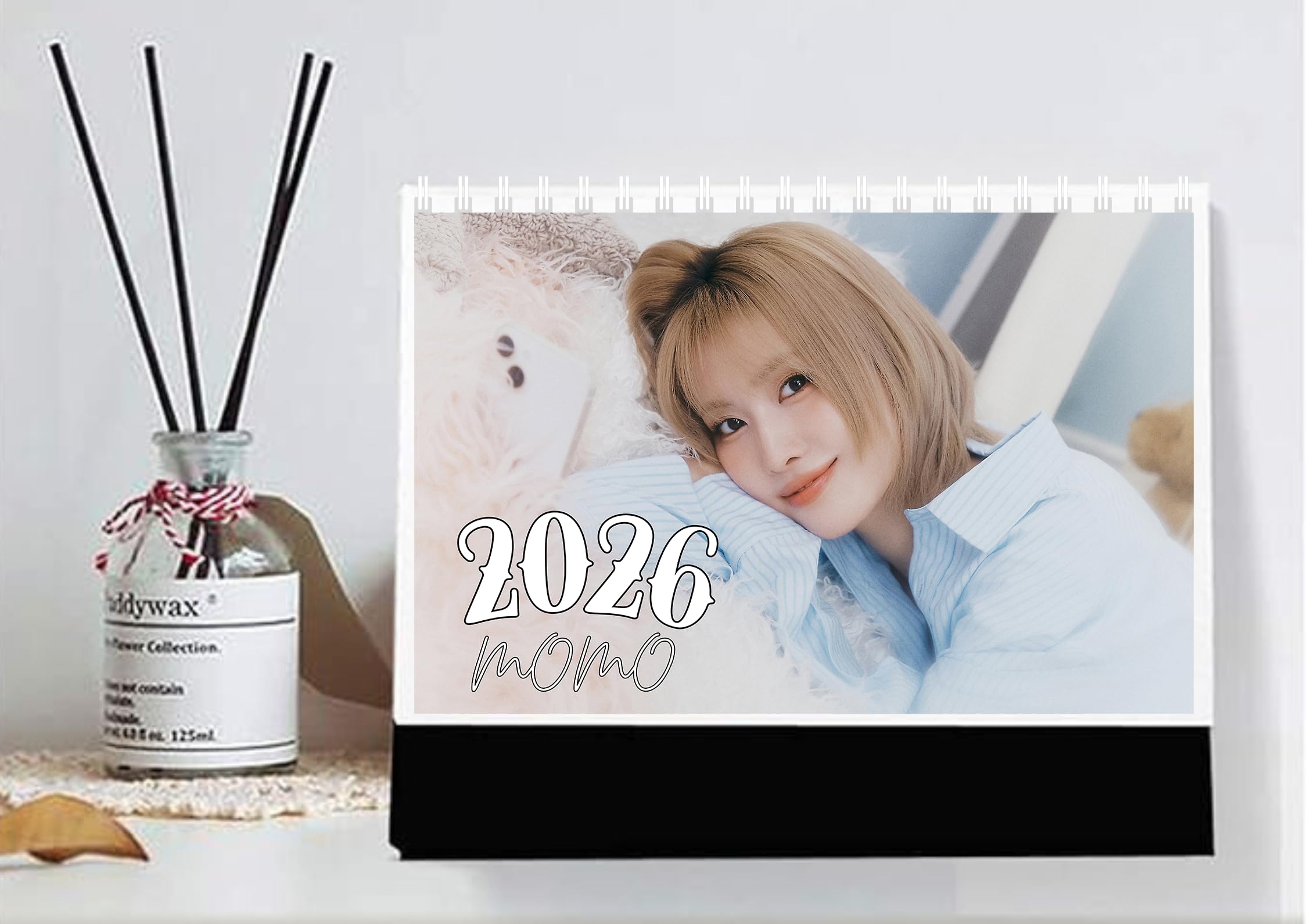 Amazon.co.jp: TWICE モモ トゥワイス 日本仕様 2026年 卓上カレンダー