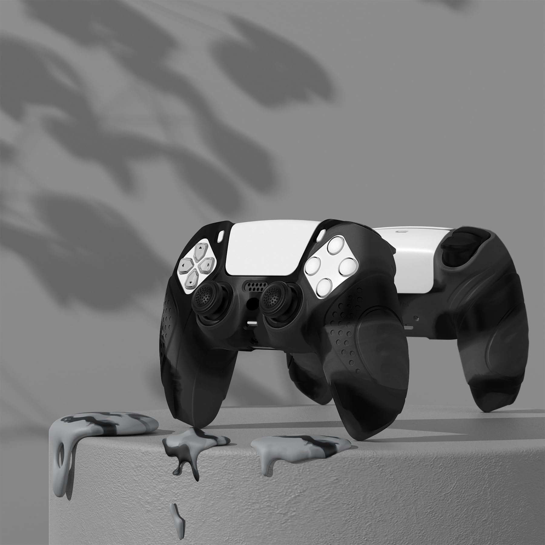 eXtremeRate PlayVital Silikonowe Etui Ochronne do ps5 Kontrolera,Ergonomiczne Obudowy do ps5,Pokrowiec Ochraniacze do ps5 z Nakładkami na Kciuki,Skórki do ps5-Ciemny Szary i Czarny(Guardian Edition)