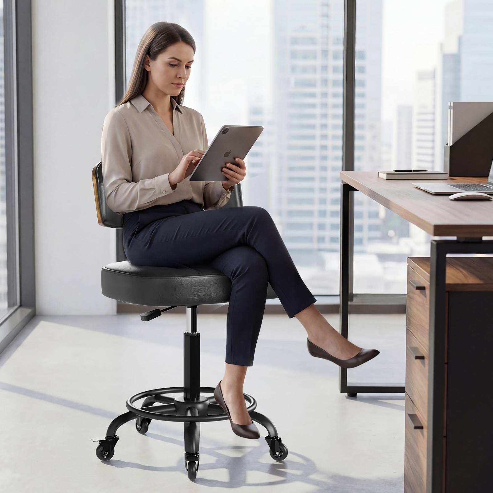 Rollhocker HöHenverstellbar, Bürohocker Ergonomisch,Arbeitshocker, Drehhocker 360°,Mit Rückenlehne Pu-Sitzpolsterung Für Spa Zeichnung Salon Arbeit Büro Bar Studio Labor Black