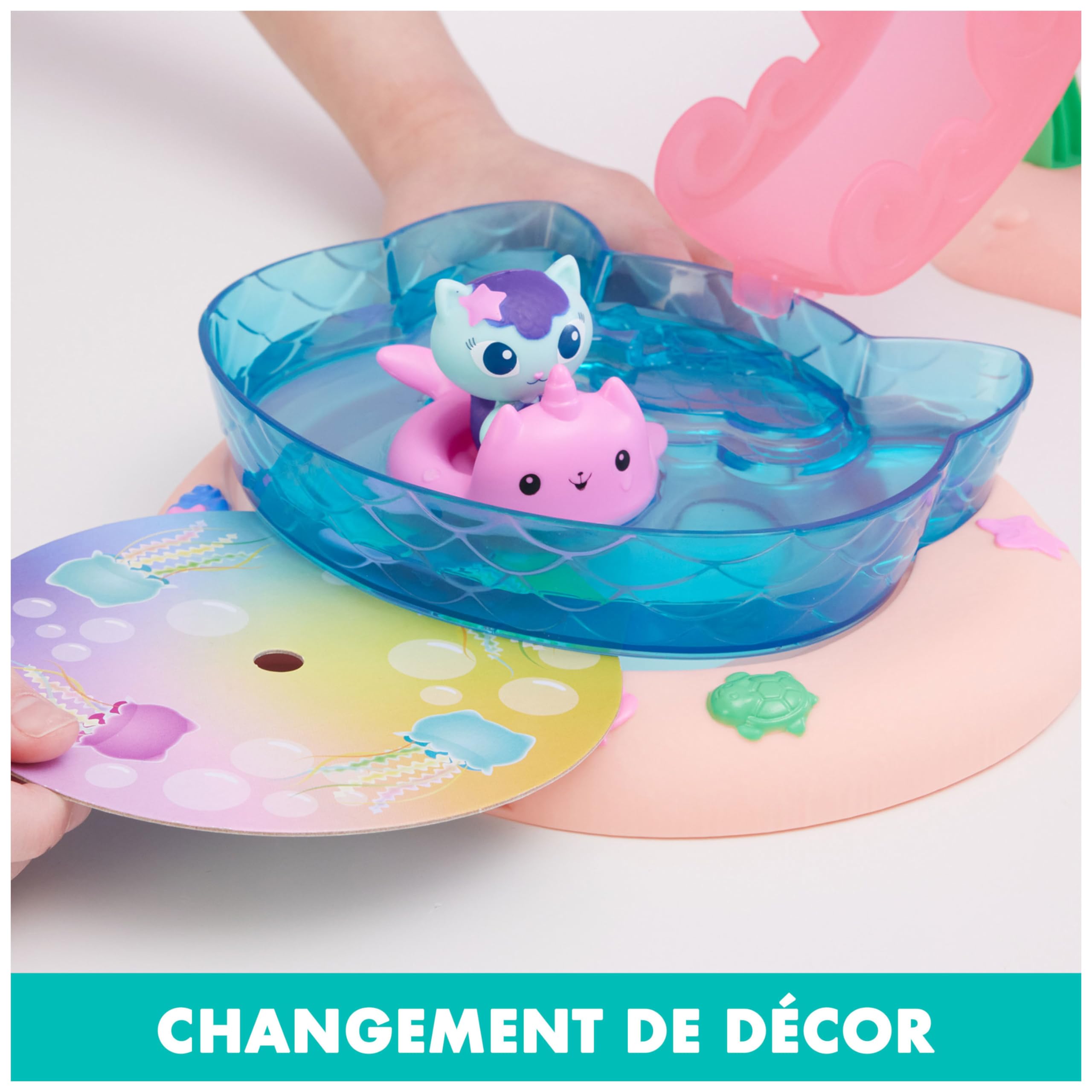 Gabby et la Maison Magique - Gabby Dollhouse - Piscine - 2 Figurines Et Accessoires - Queues de Sirène Qui Changent de Couleur - Dessin Animé Jouet Maison De Poupée - Jouet Enfant 3 Ans Et +