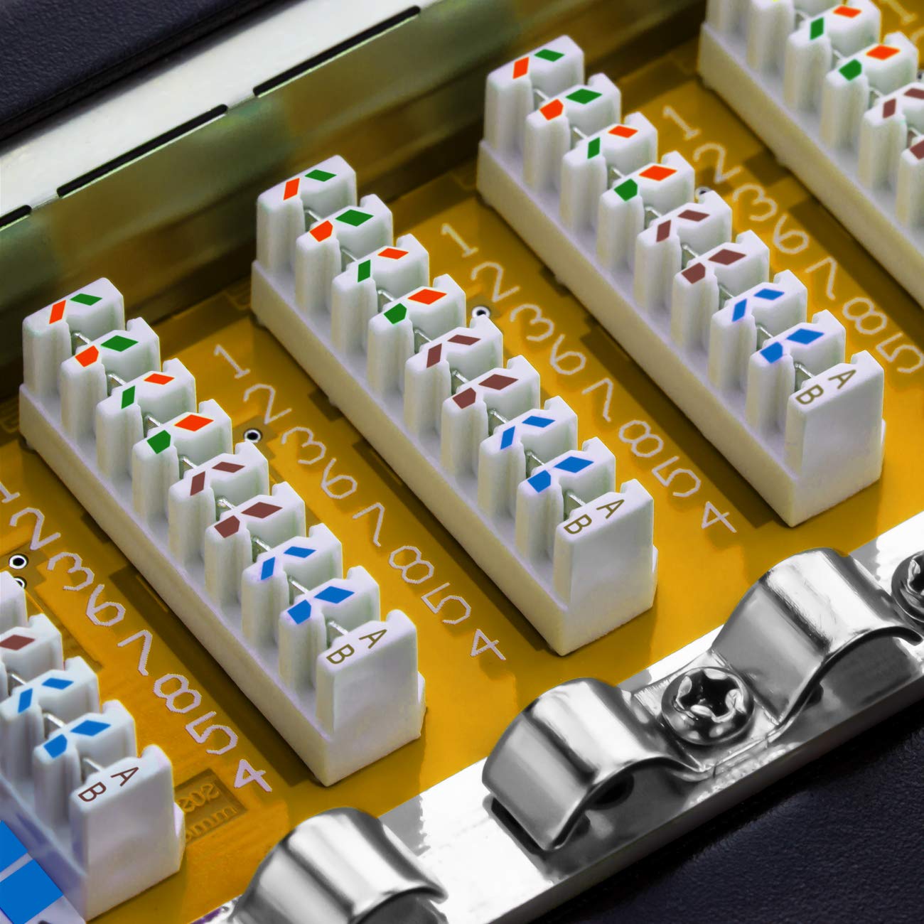 deleyCON Panneau de Brassage 8 Port 0,5U Cat 6 Mini Panneau de Brassage Support de Montage Rack 10" Pouces RJ45 Blindé TIA568A TIA568B - Noir