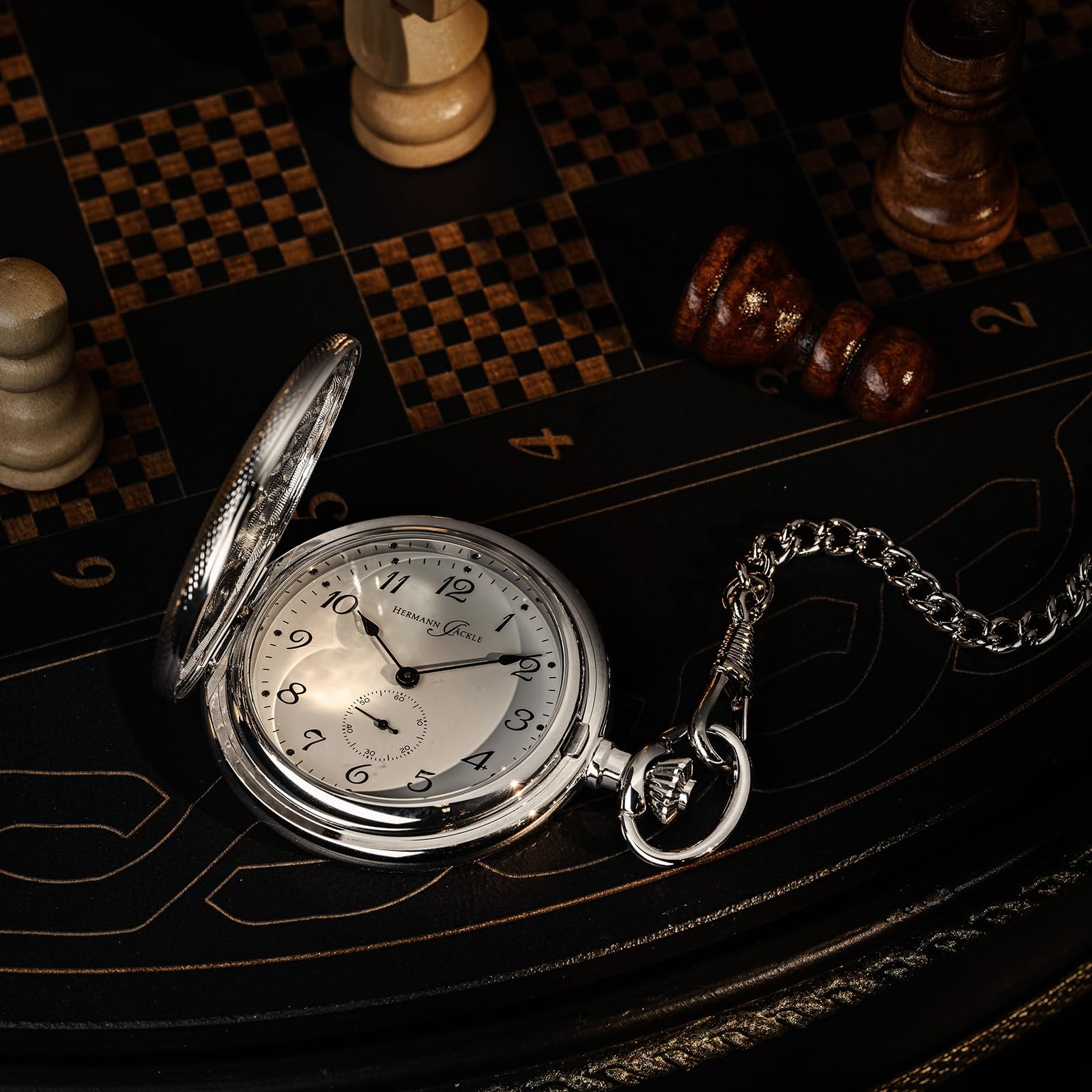 Hermann Jäckle Herren Taschenuhr Freiburg Quarz Silber 48 mm | Quarzwerk, Sprungdeckel, kleine Sekunde, klassisches Design, inklusive Kette und Reiseetui