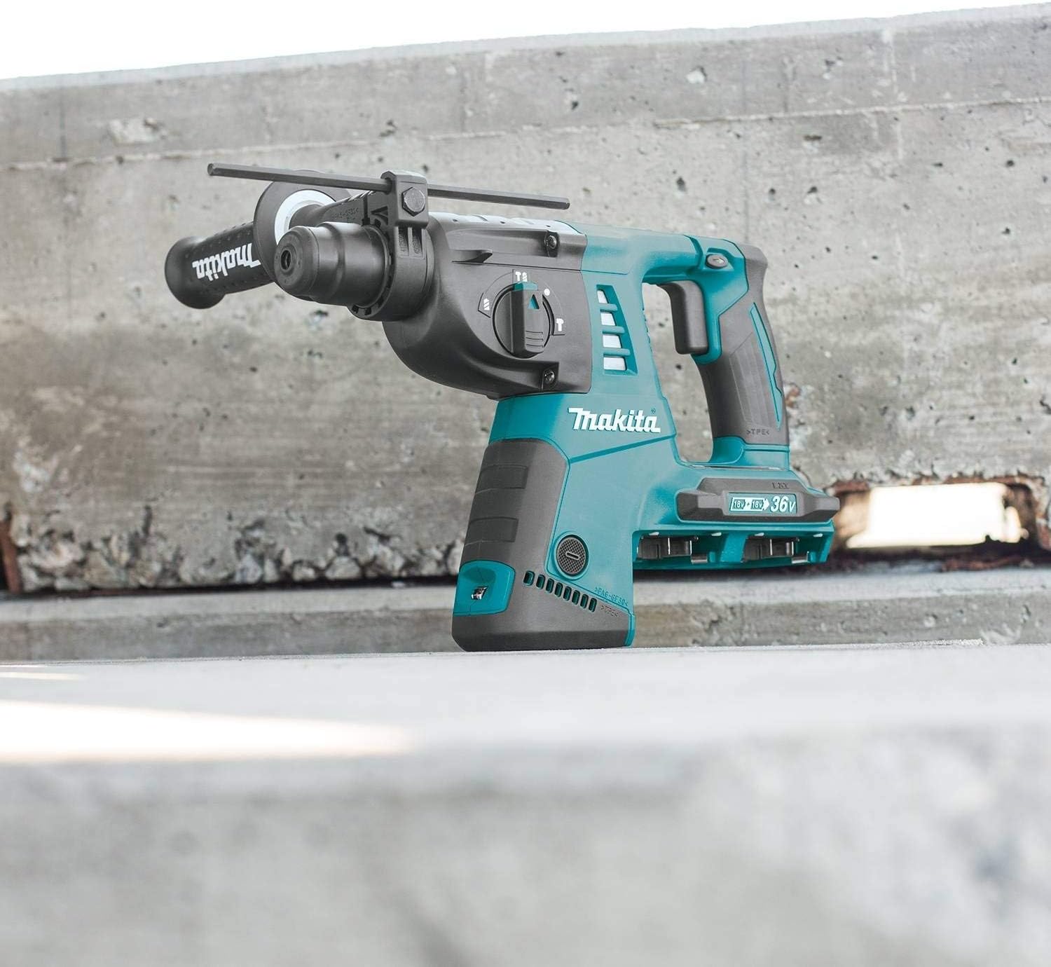 Makita XRH05Z 18V X2 LXT Lithium-Ion (36V) Cordless 1-in Rotary Hammer TOOL ONLY (Renewed)