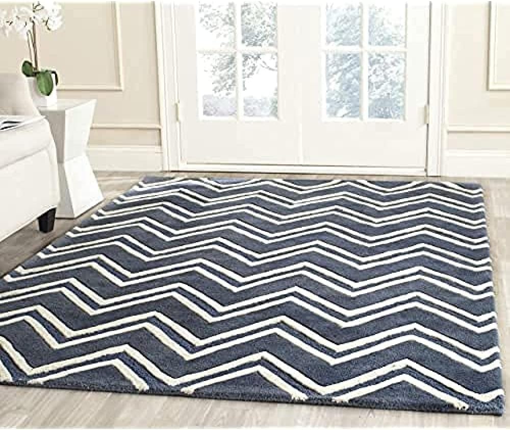 SAFAVIEH Cambridge Collection Accent Rug - 2' x 3', Ivory & Black, Handmade Chevron Wool, Ideal for High Traffic Areas in Entryway, Living Room, Bedroom (CAM581B)