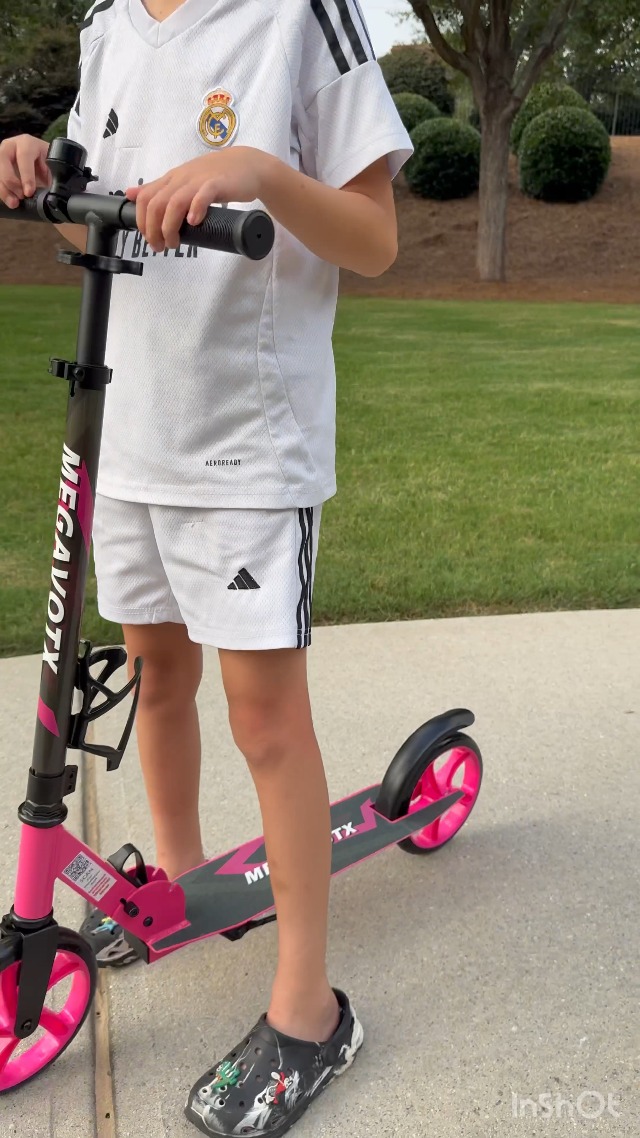 Megavotx Foldable Kids Scooter with 8 inch Sturdy Wheels