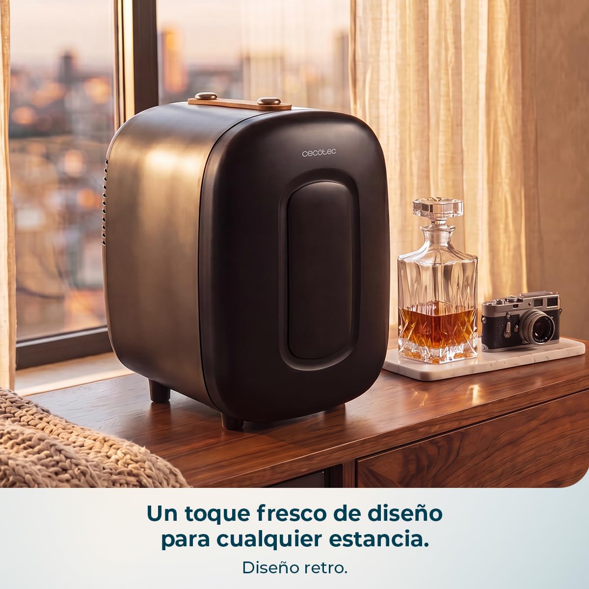 Cecotec Mini Frigorífico Bolero MiniCooling 4L Capri Black. Funciona a 12V y 220V, Ideal para Coche y Caravanas, Función de Enfriamiento y Calentamiento, Rango de 7 a 50 Grados, Fácil Transporte