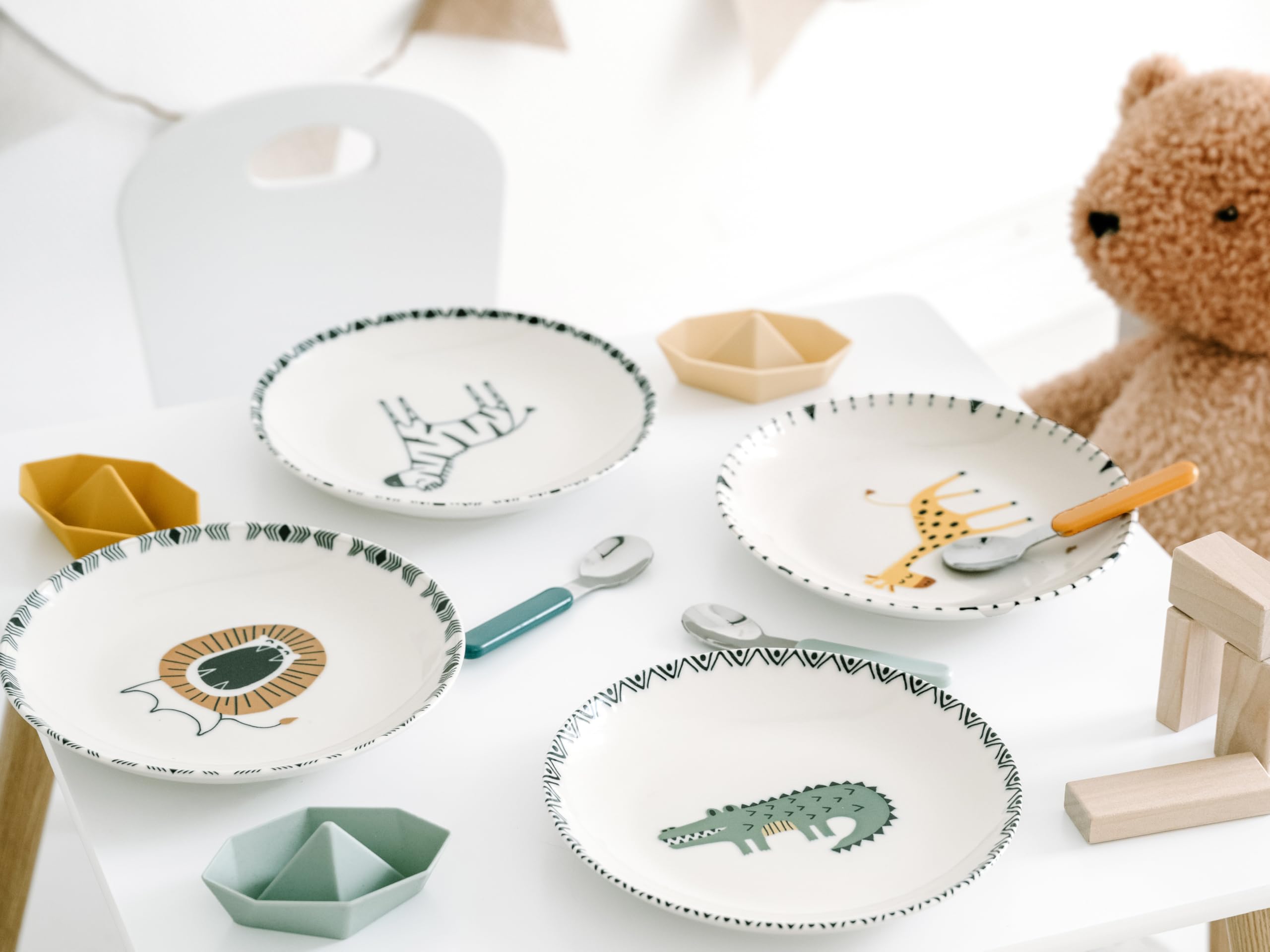 CreaTable, 24704, Serie Safari Bunt, 4-teiliges Geschirrset für 4 Personen, Teller Set aus Steinzeug, spülmaschinen- und mikrowellengeeignet, Qualitätsproduktion