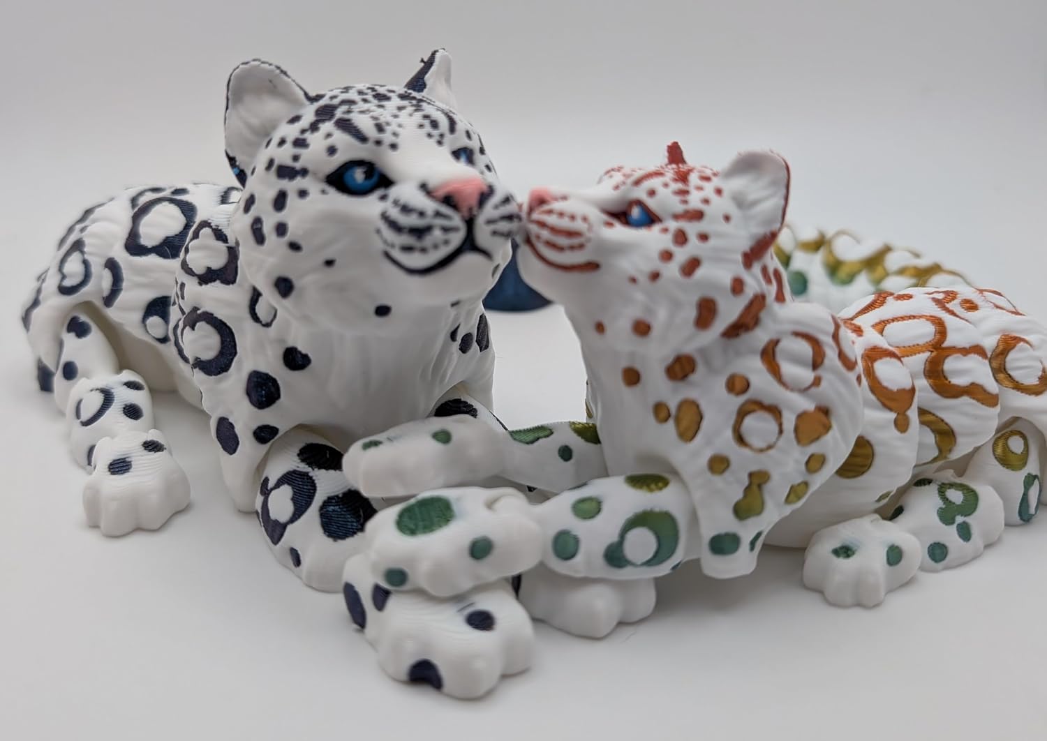 3D Printed Snow Leopard - Articulated Multicolor Fidget Toy (Dark chrome spots, Large)