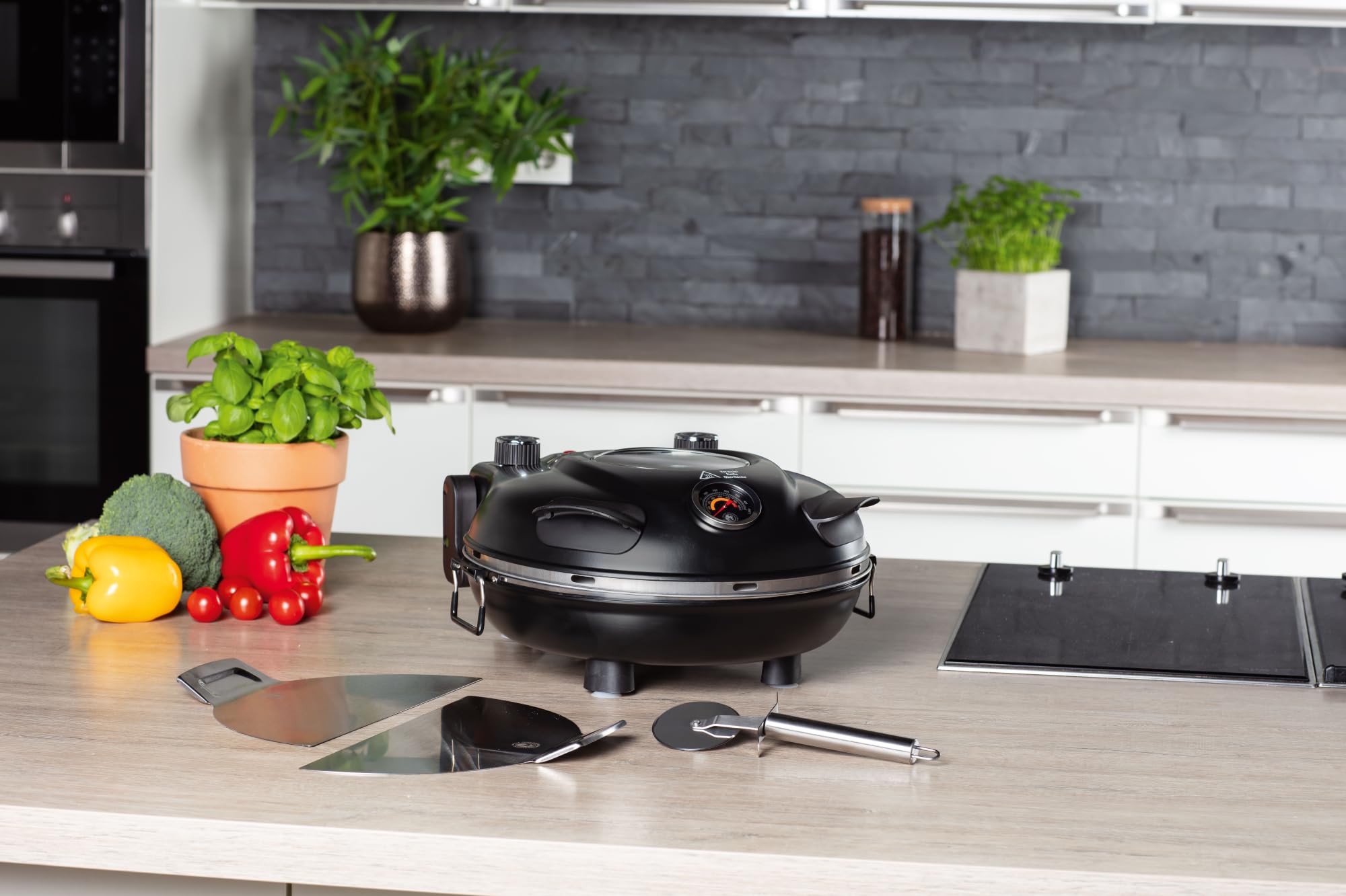 CHEF CUISINE Pizza Maker mit Keramikstein Ø 31 cm – Elektrischer Pizzaofen mit 1.200 Watt, Sichtfenster, Ober-/Unterhitze, inkl. Pizzaheber & Pizzaschneider – Ideal für Pizza, Flammkuchen & Fladenbrot