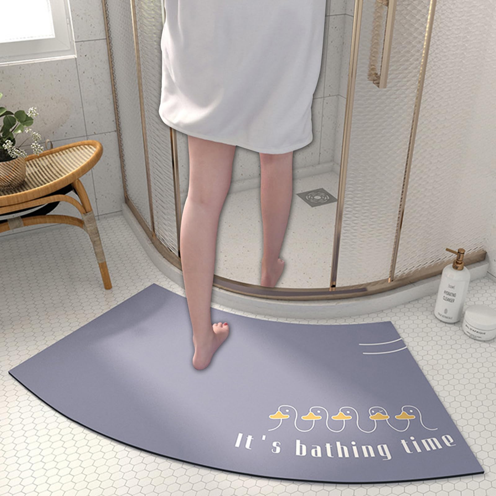 UVCMDUI Curved Shower Mat Outside Shower, Super Absorbent Floor Mat Quick Drying Diatomaceous Curved Bath Mat, Non Slip Quadrant Shower Mat for Home Hotel,Z4,45x100CM(17.7x39.4IN)