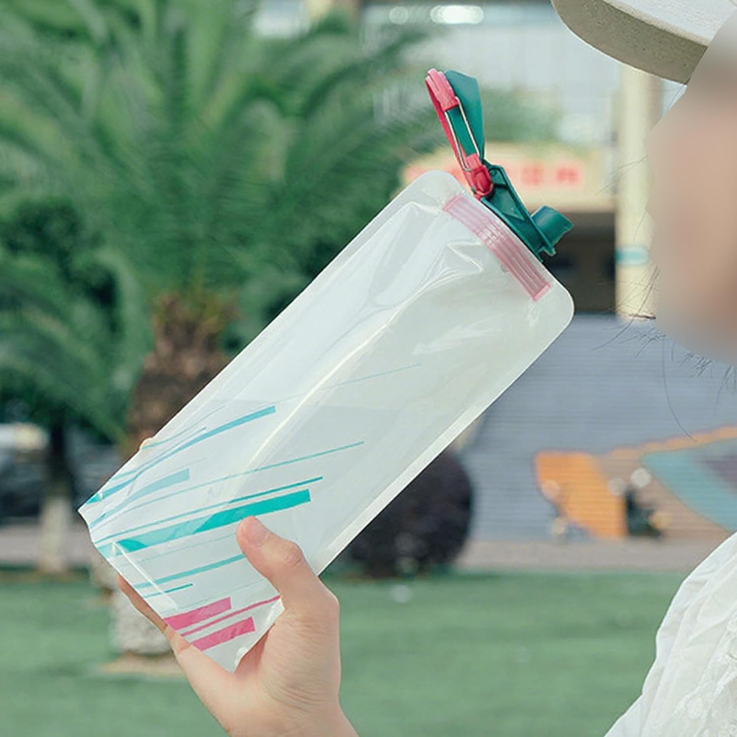 Collapsible Water Bottles Foldable Water Bottle with Leakproof Lid for Travel Music festival for Drinking with Clasp 700ml