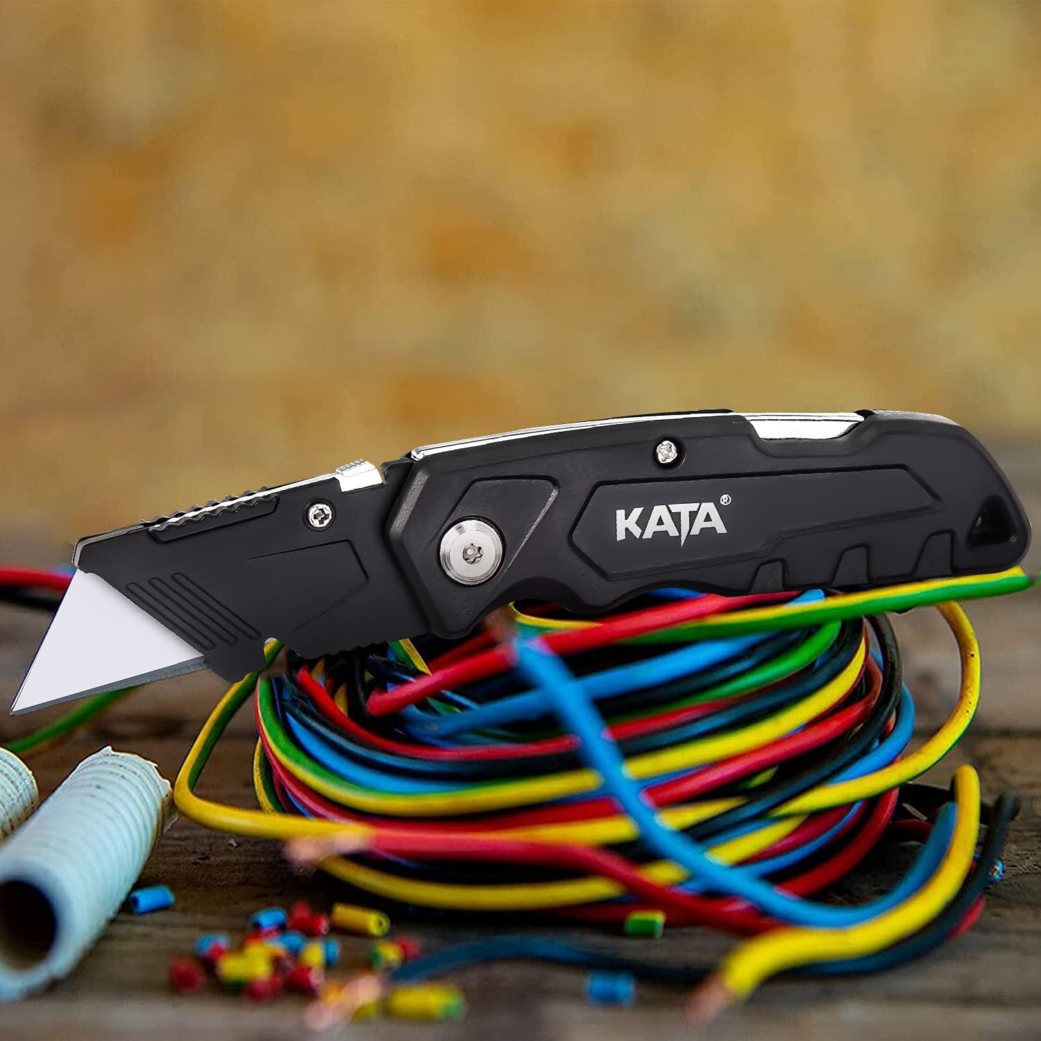 KATA 4-PACK Folding Utility Knife, Heavy Duty Box Cutter with 20pcs SK5 Quick Change Blades,Safety Lock Back Design, Used for Cutting Cartons,Cardboards and Boxes - - 