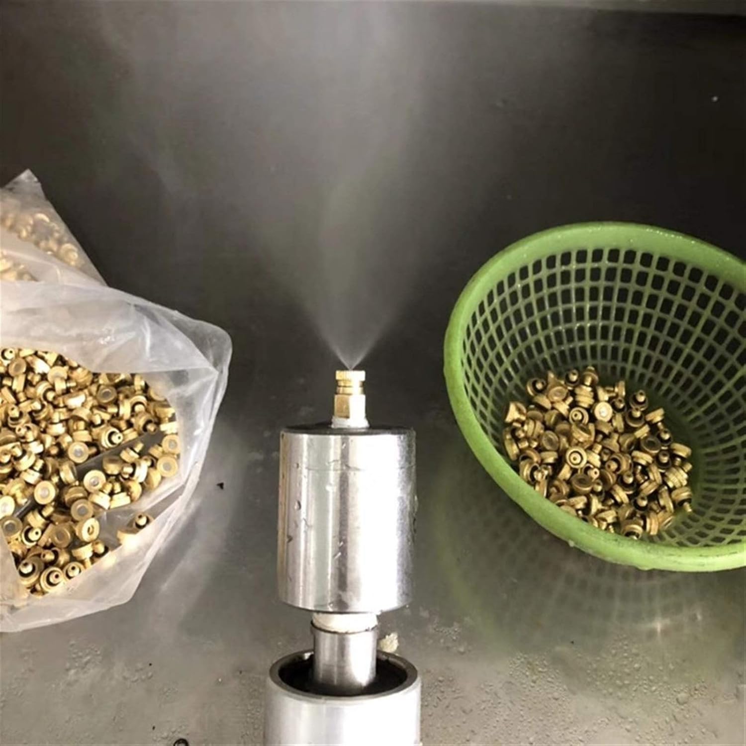 250pcs Low Pressure Brass Misting Nozzles for Dust Control Outdoor Cooling System, Mister Nozzle Atomizing Misting Sprayer Fog Nozzles for Garden, Humidification, Landscaping Thread UNC 10/24