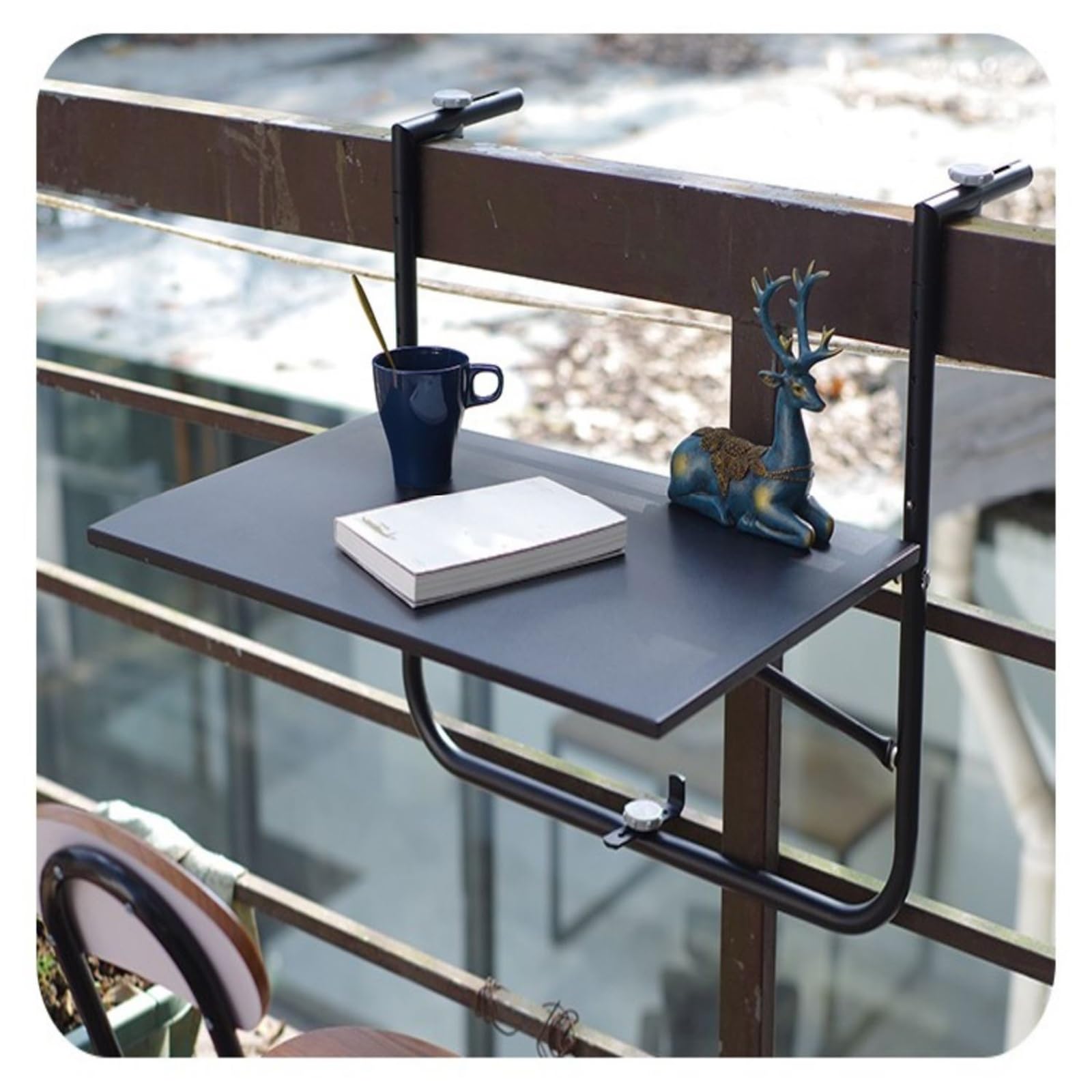 Table de bar de balcon pliante pour gagner de la place sur les petits balcons