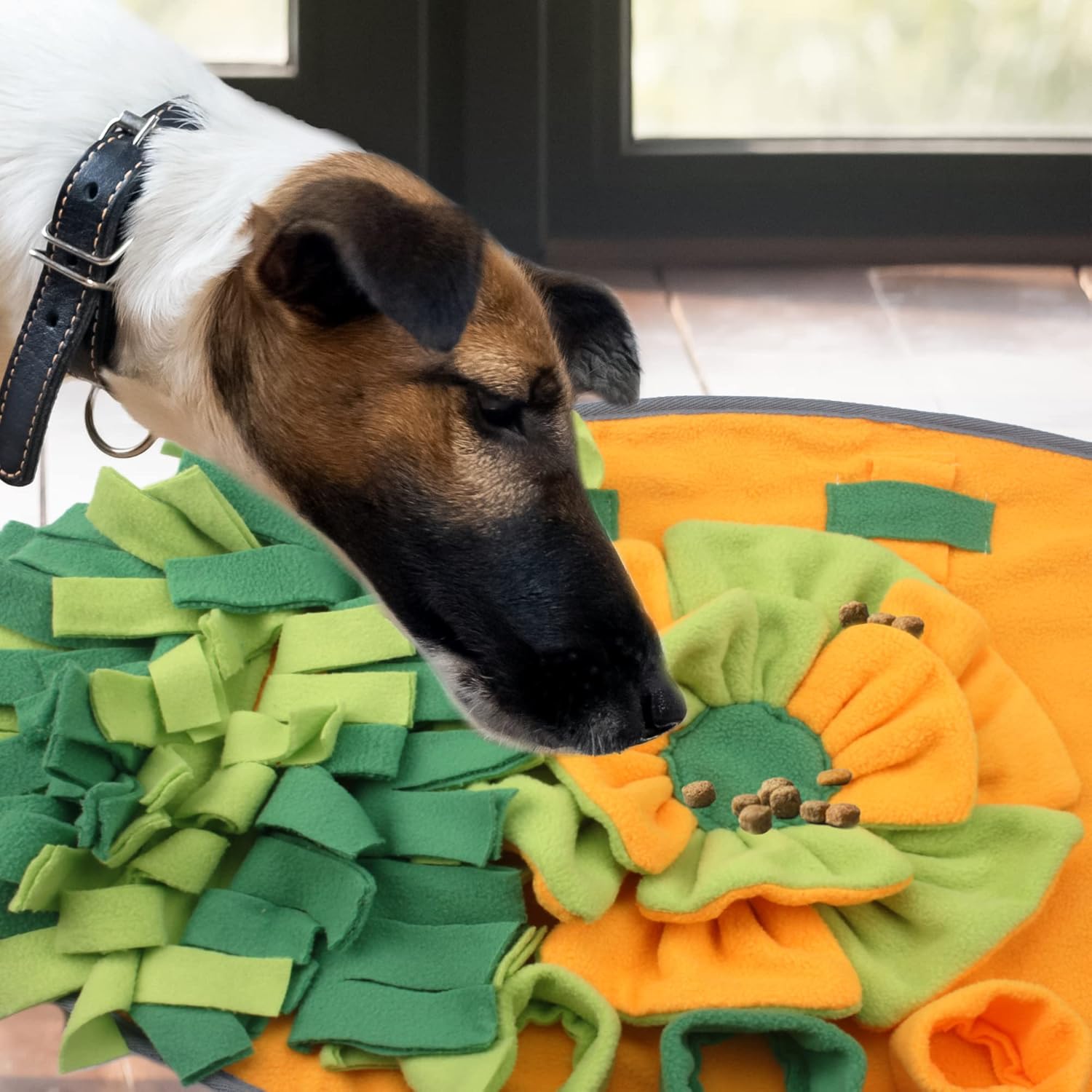 SIMENA Pet Snuffle Mat for Dogs, Interactive Puzzle Sniff Mat for Pets, Portable Foraging Mat for Slow Eating, Digging Toy for Smell Training and Stress Relief for Cats Rabbits Dogs (Oval)