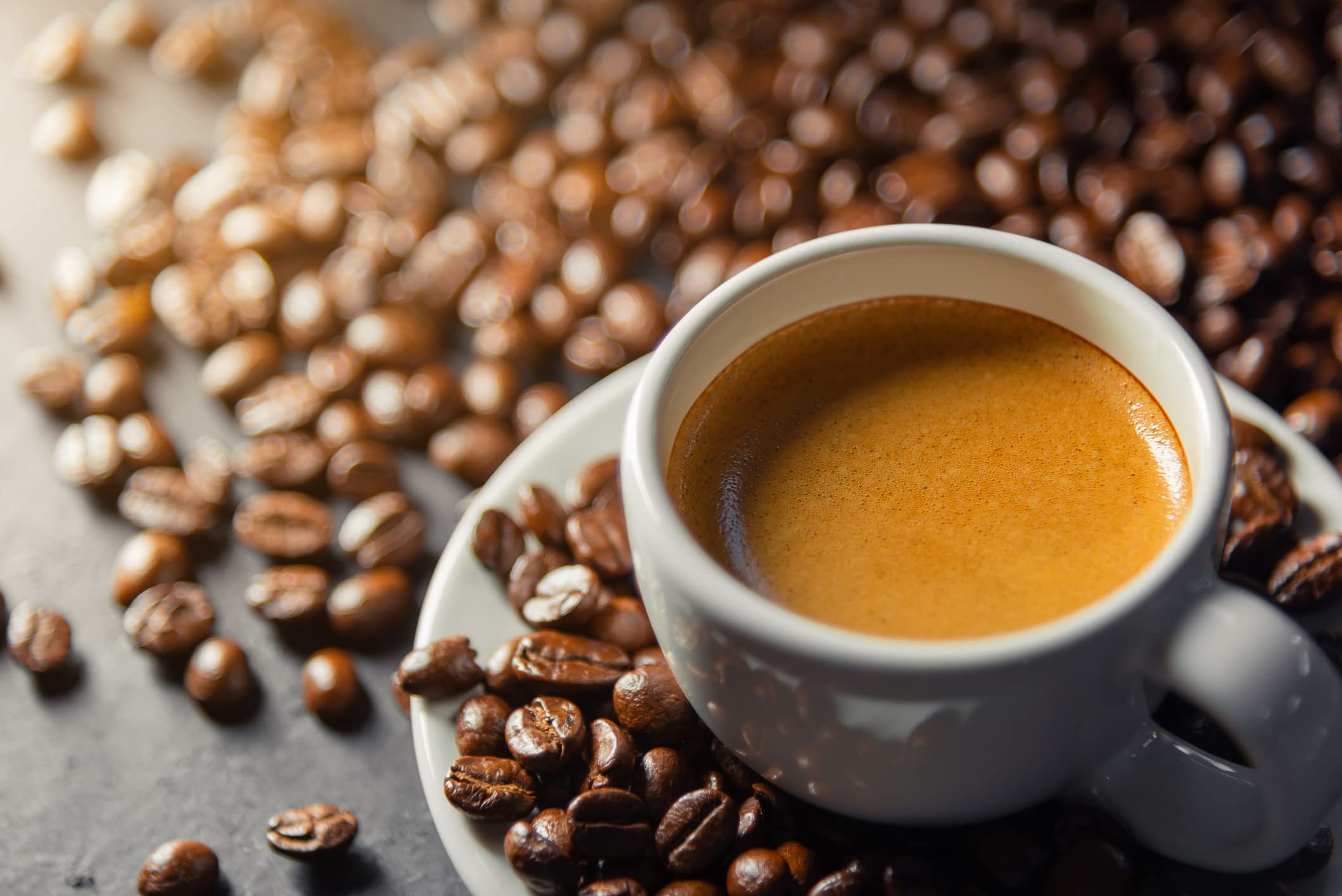GERCEKS Caffe Crema E Aroma Kaffeebohnen 2kg (4x500g), Barista Kaffee schokoladig und säurearm, Espressobohnen kräftig, Bohnenkaffee mit Arabica und Robusta, feine Crema, ideal für Milchkaffee