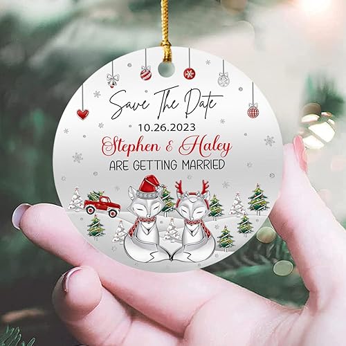 Miniatura 5 de Adorno de regalo para Navidad 2023, compromiso de boda casada, adorno personalizado para guardar la fecha para parejas casadas, nombres