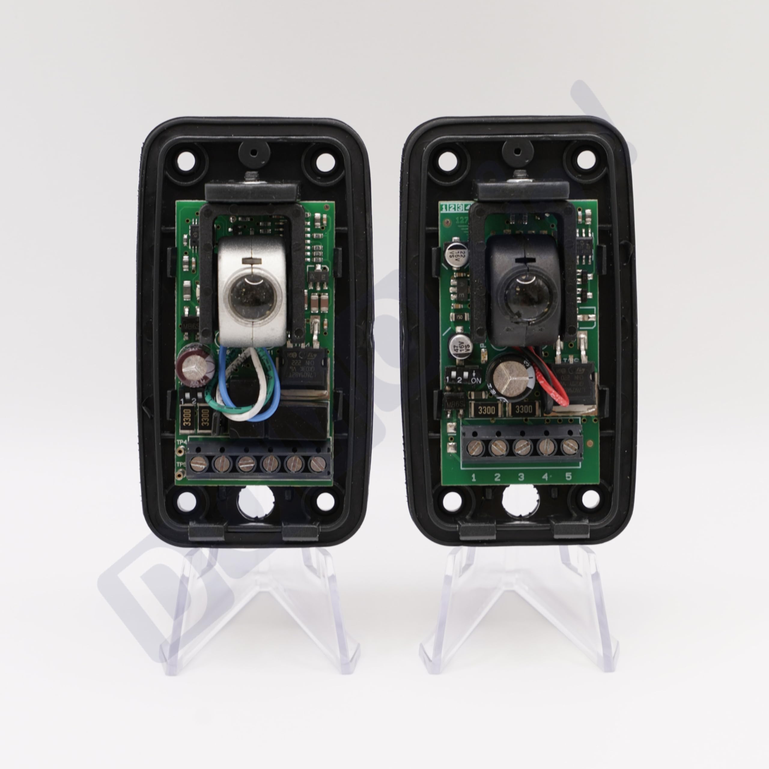 Cardin CDR 842A - Coppia di fotocellule di sicurezza 30 m per piccioncini IP54-24V AC/DC Prodotto Ufficiale CARDIN - Custodia in alluminio antivandalo + 1 Goodies DOMOBIP (CDR 999)