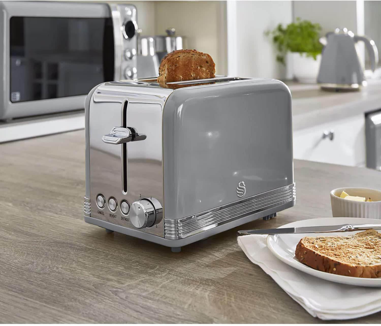 Swan Retro Frühstücks-Set 1,8 L Wasserkocher, 2 Scheiben Breitschlitz-Brottoaster, 20L Digital-Mikrowelle, 6 Leistungsstufen, Timer, Spiegeltür, Vintage Design, Grau, Einheitsgröße