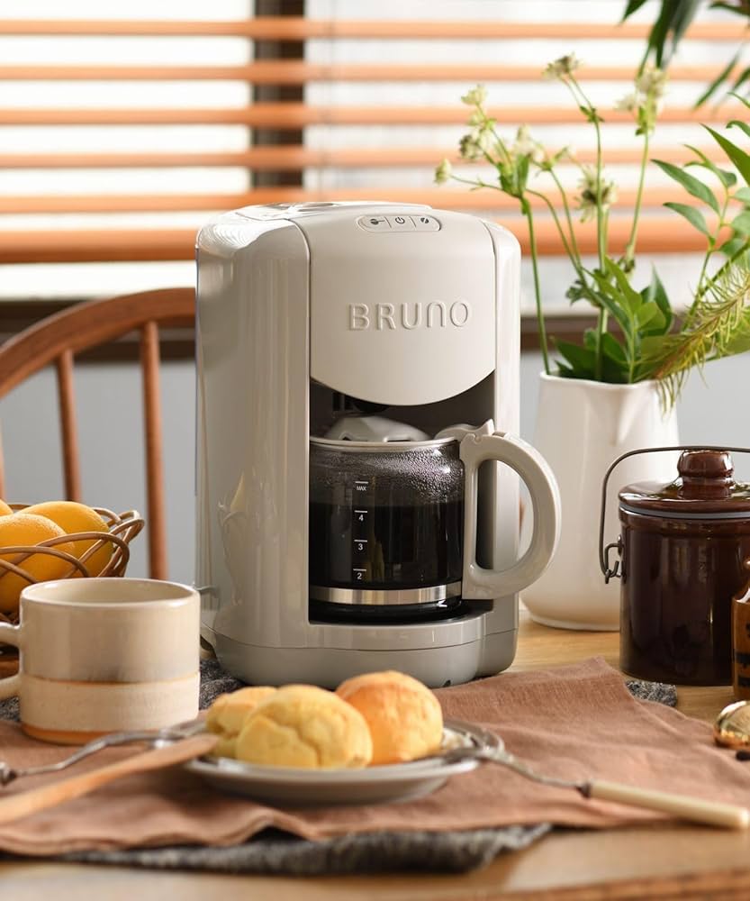 【新品】BRUNO 自動コーヒーメーカー グレージュ BRUNO、コーヒー豆・粉のどちらも使える「コンパクトミル付き