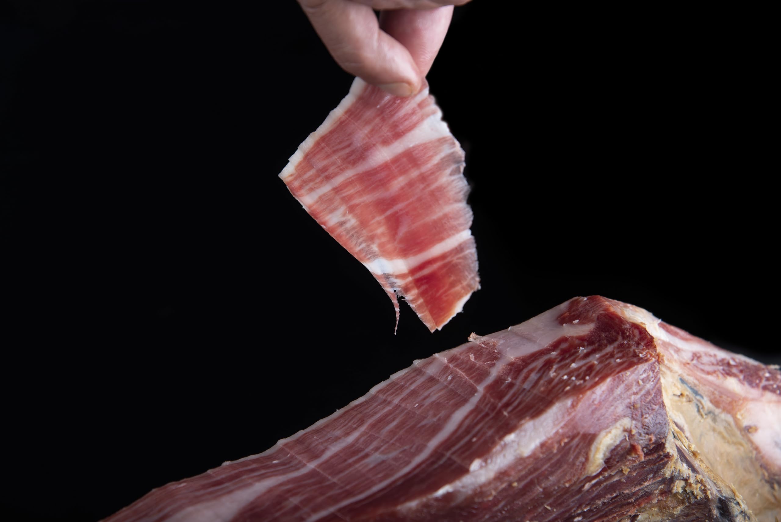 Jamón de Cebo Ibérico 50% Raza Ibérica | Deshuesado | Entre 9,2-9,4 kg | Etiqueta Blanca | Curación 24–30 Meses | Sabor Intenso y Equilibrado