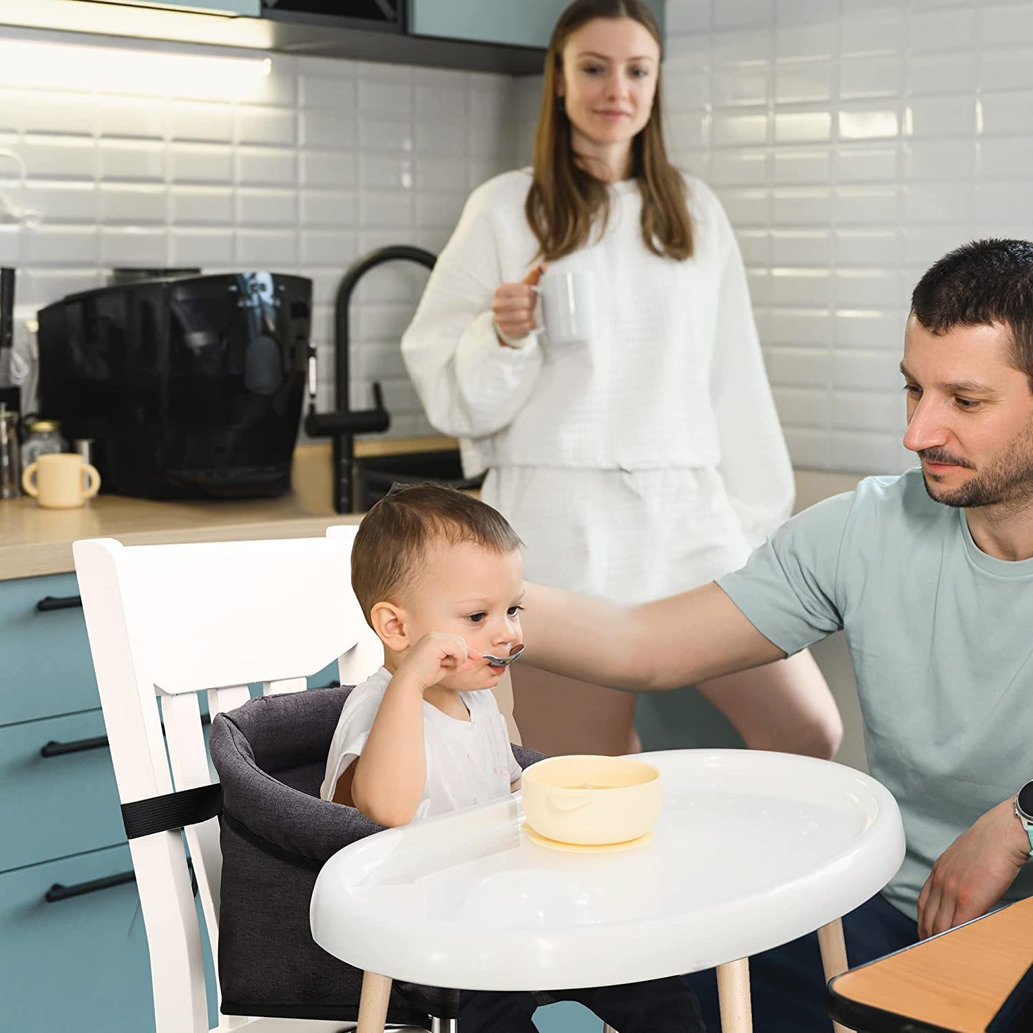 Toogel Rialzo Sedia per Bambini 6 a 36 Mesi, Seggiolone Pieghevole con Imbracatura di Sicurezza, 3 altezze, Seggiolino Pappa Alzasedia da Tavoloi con Borsa da Viaggio (Blu Brillante)
