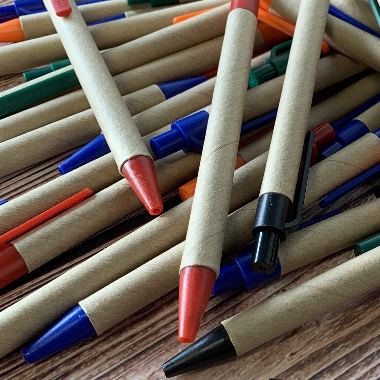stika.co Lot de 40 stylos à bille en papier recyclé respectueux de l'environnement – Cadeaux d'événements promotionnels – Rouge